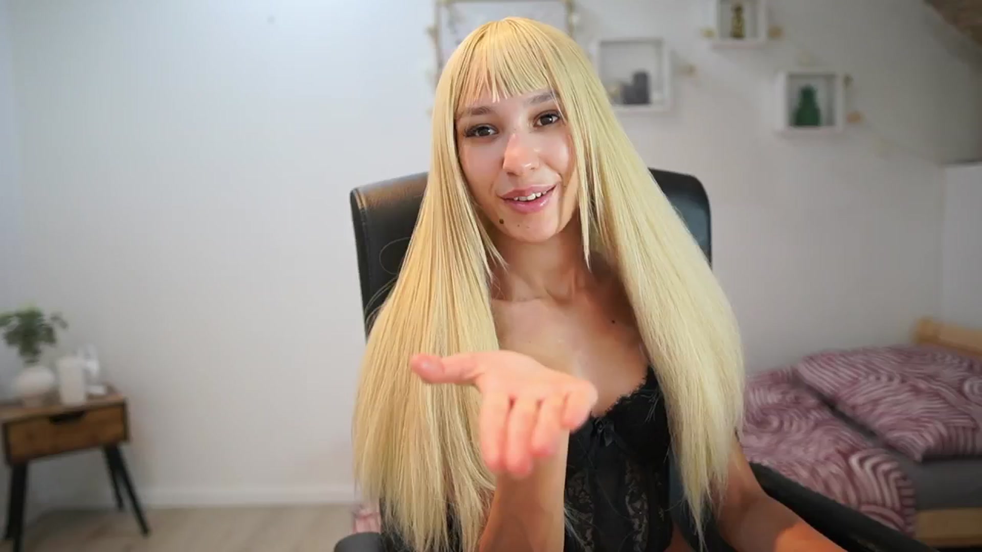 Gallery image thumbnail from Amai__Liu's myfreecams stream on, 08/21/2025, 23:06 image 15 of 20