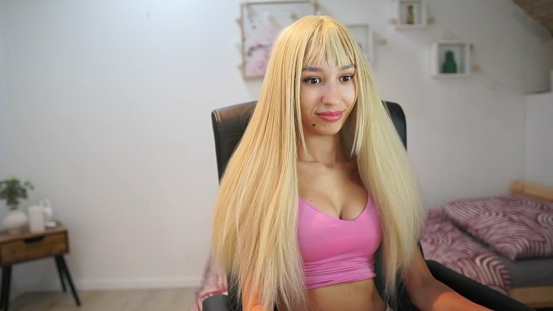 Gallery image thumbnail from Amai__Liu's myfreecams stream on, 08/22/2025, 19:18 image 2 of 20