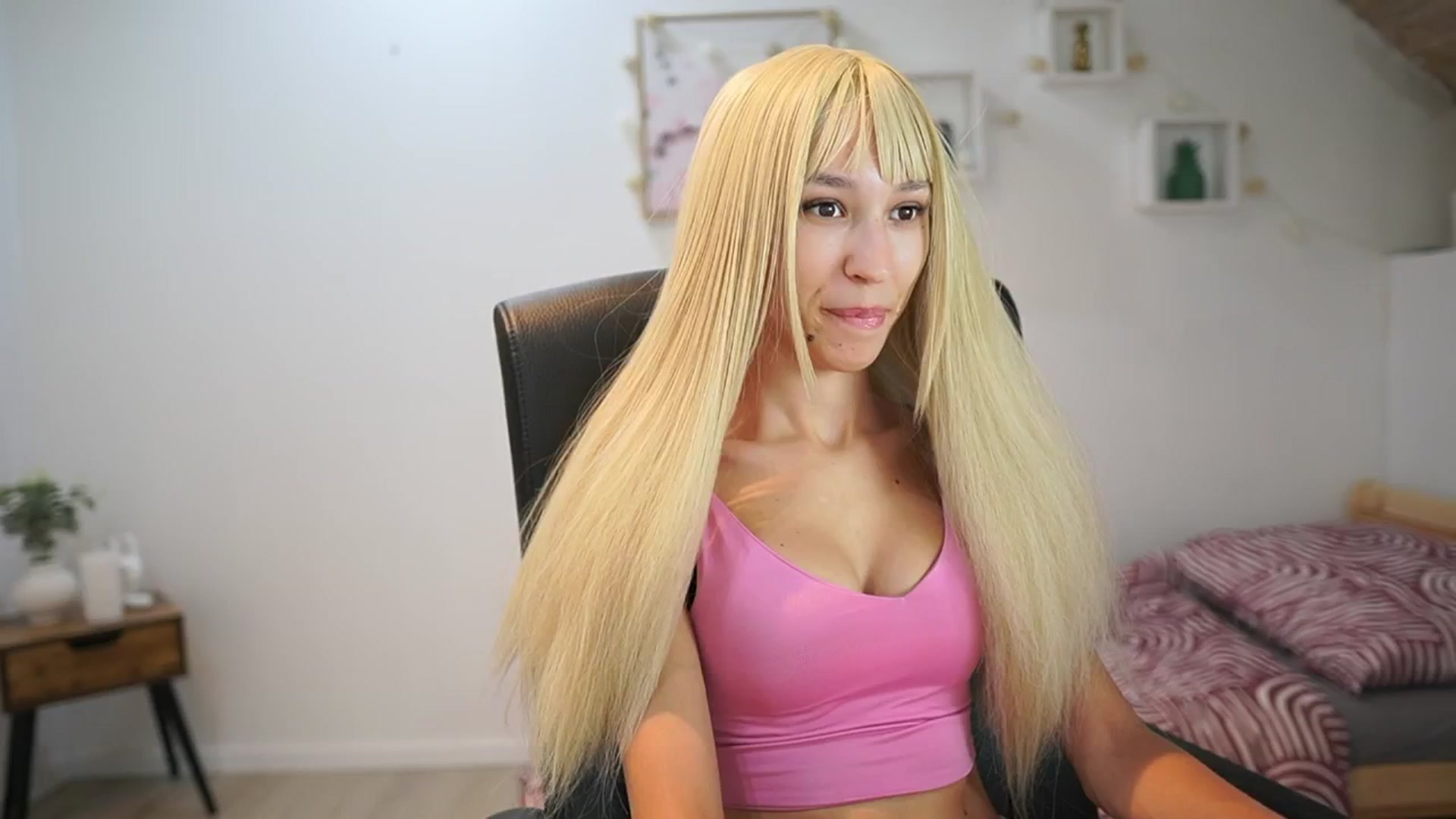 Gallery image thumbnail from Amai__Liu's myfreecams stream on, 08/22/2025, 19:18 image 8 of 20