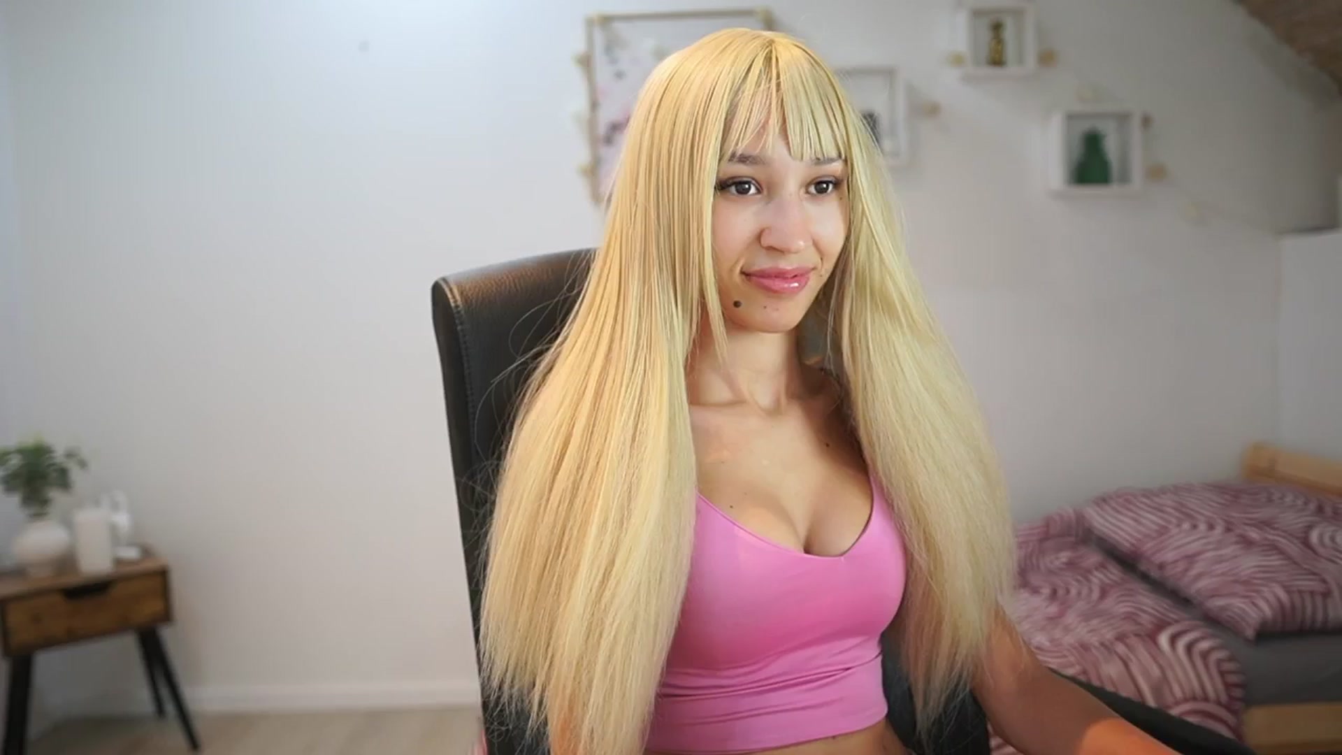 Gallery image thumbnail from Amai__Liu's myfreecams stream on, 08/22/2025, 19:18 image 6 of 20