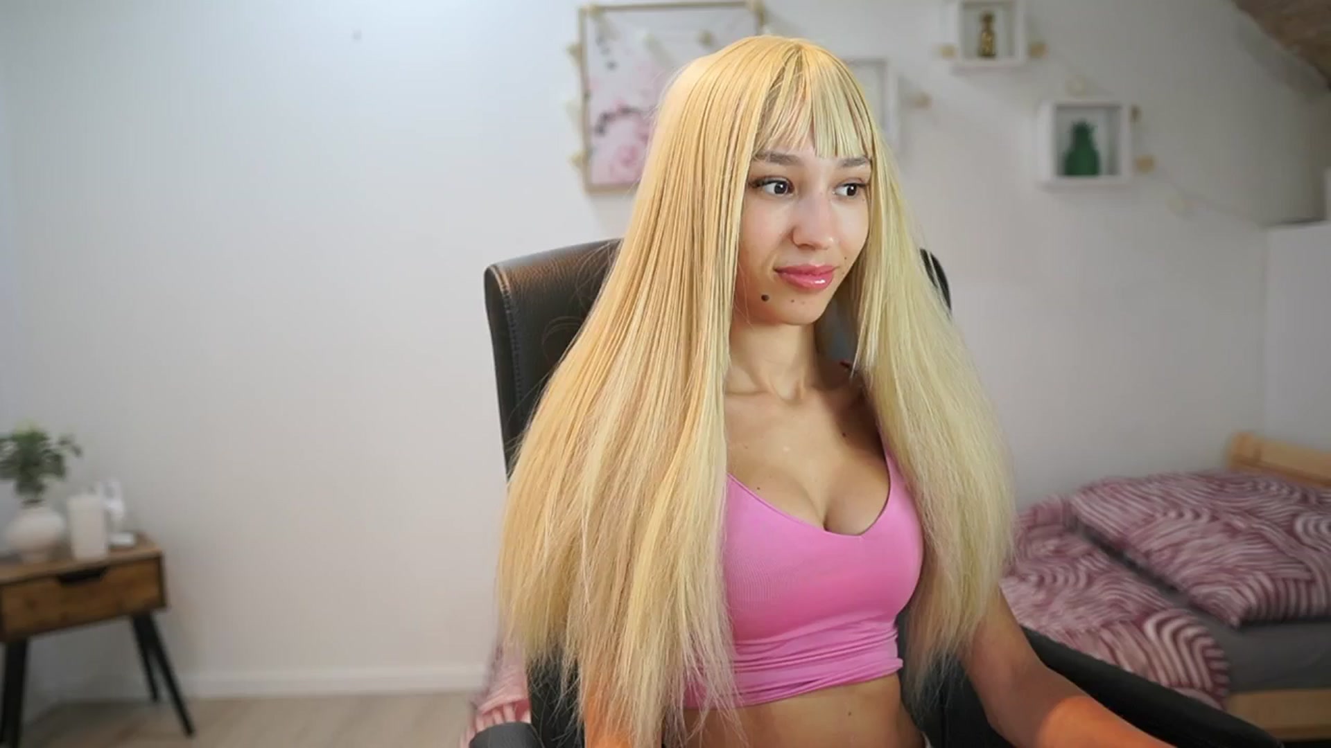 Gallery image thumbnail from Amai__Liu's myfreecams stream on, 08/22/2025, 19:18 image 1 of 20