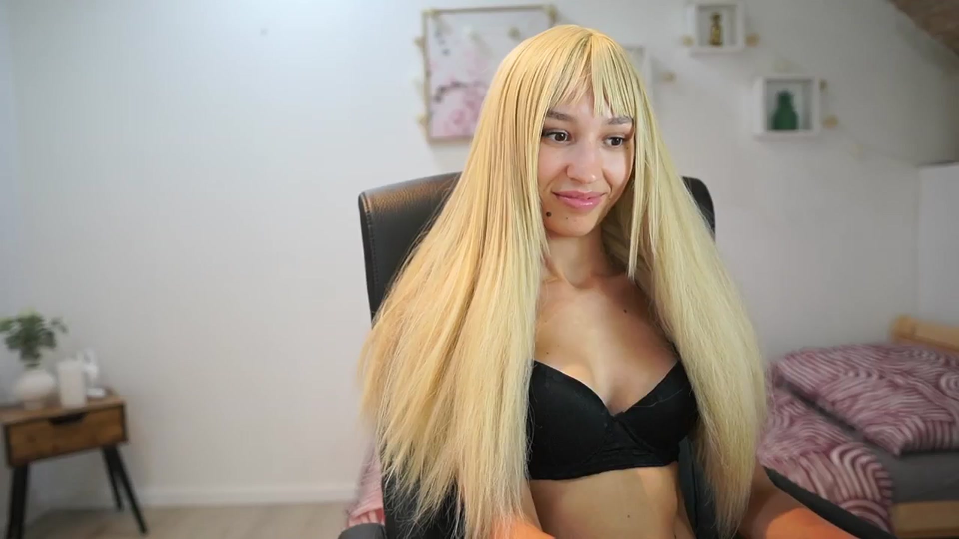 Gallery image thumbnail from Amai__Liu's myfreecams stream on, 08/22/2025, 21:16 image 16 of 20