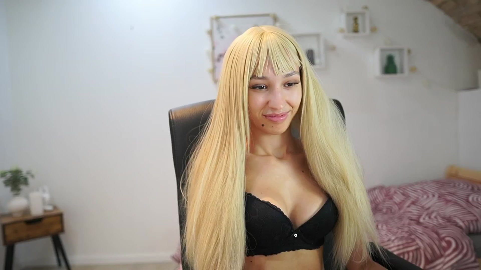 Gallery image thumbnail from Amai__Liu's myfreecams stream on, 08/23/2025, 16:12 image 2 of 20