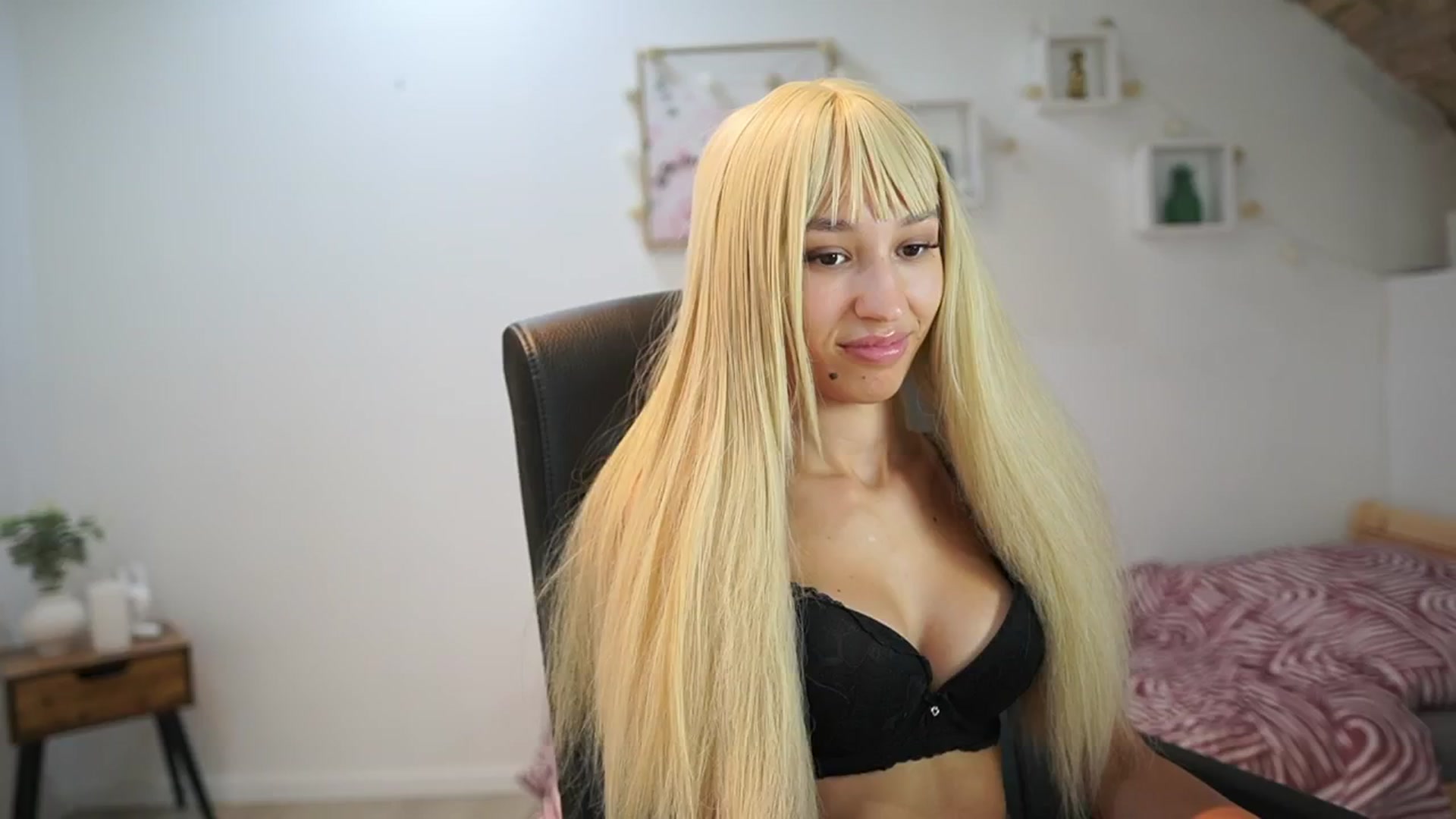 Gallery image thumbnail from Amai__Liu's myfreecams stream on, 08/23/2025, 16:12 image 20 of 20
