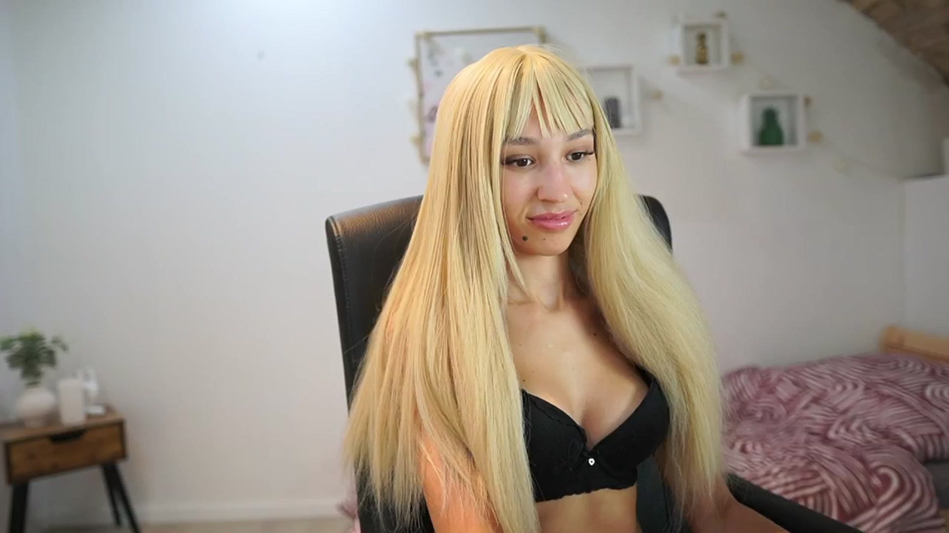 Gallery image thumbnail from Amai__Liu's myfreecams stream on, 08/23/2025, 18:00 image 6 of 20