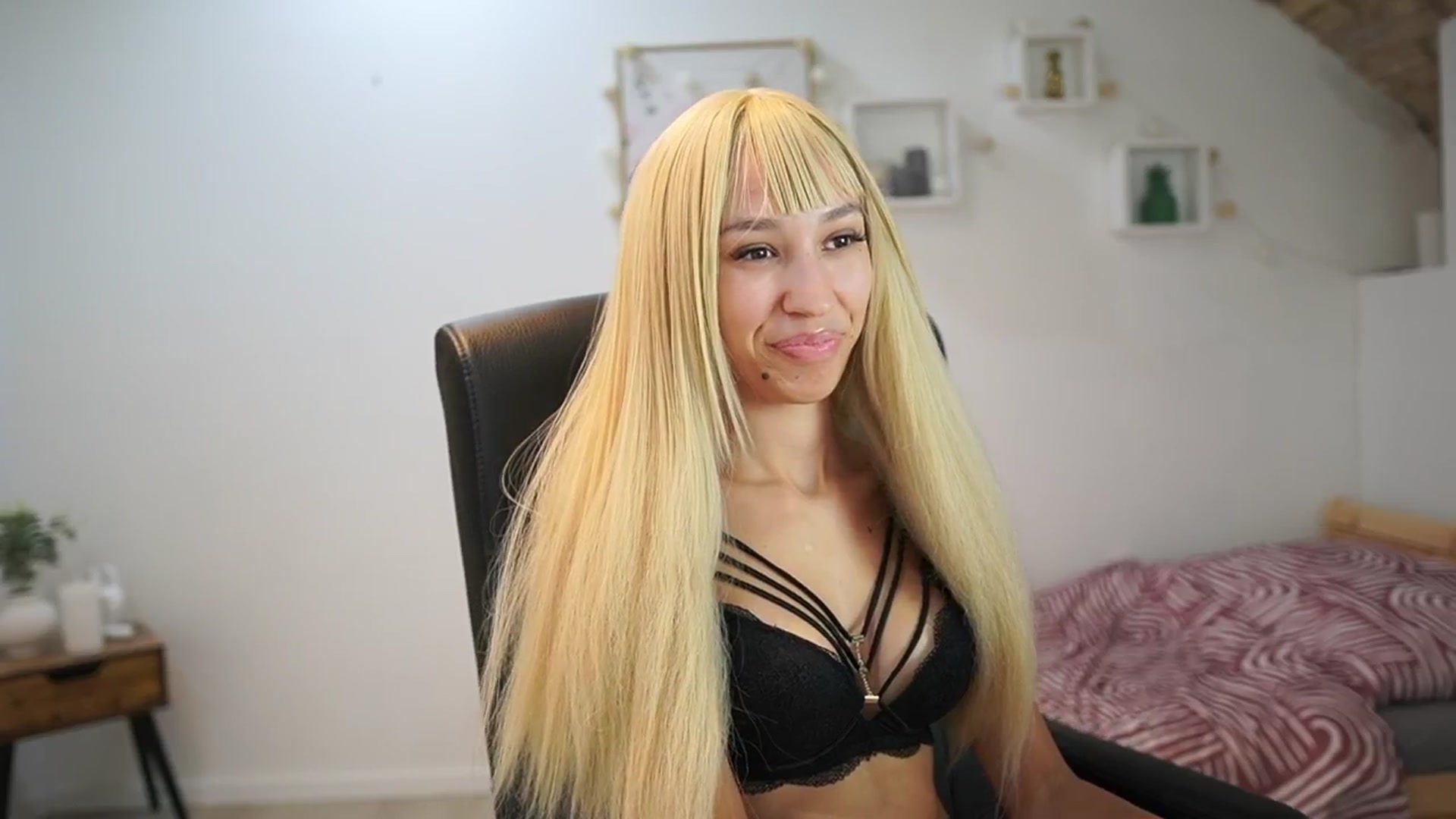 Gallery image thumbnail from Amai__Liu's myfreecams stream on, 08/25/2025, 21:42 image 12 of 20