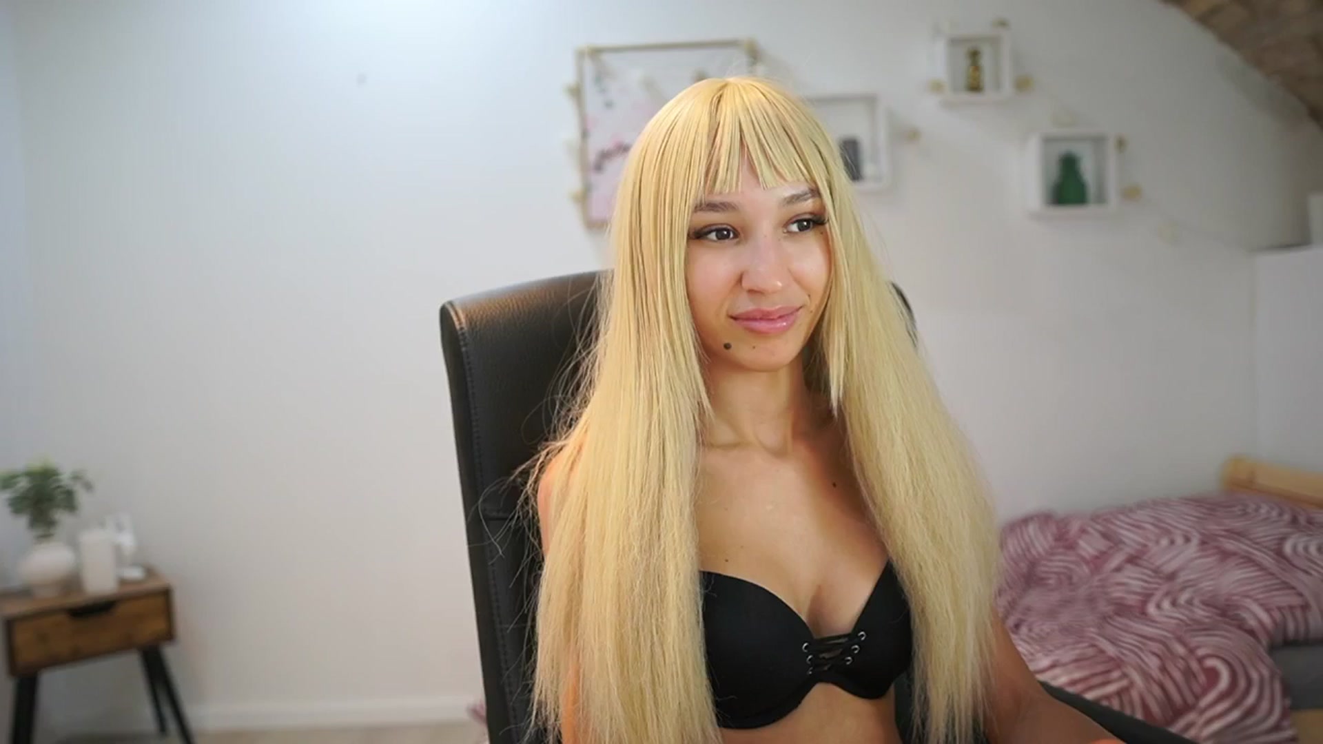 Gallery image thumbnail from Amai__Liu's myfreecams stream on, 08/26/2025, 16:22 image 15 of 20