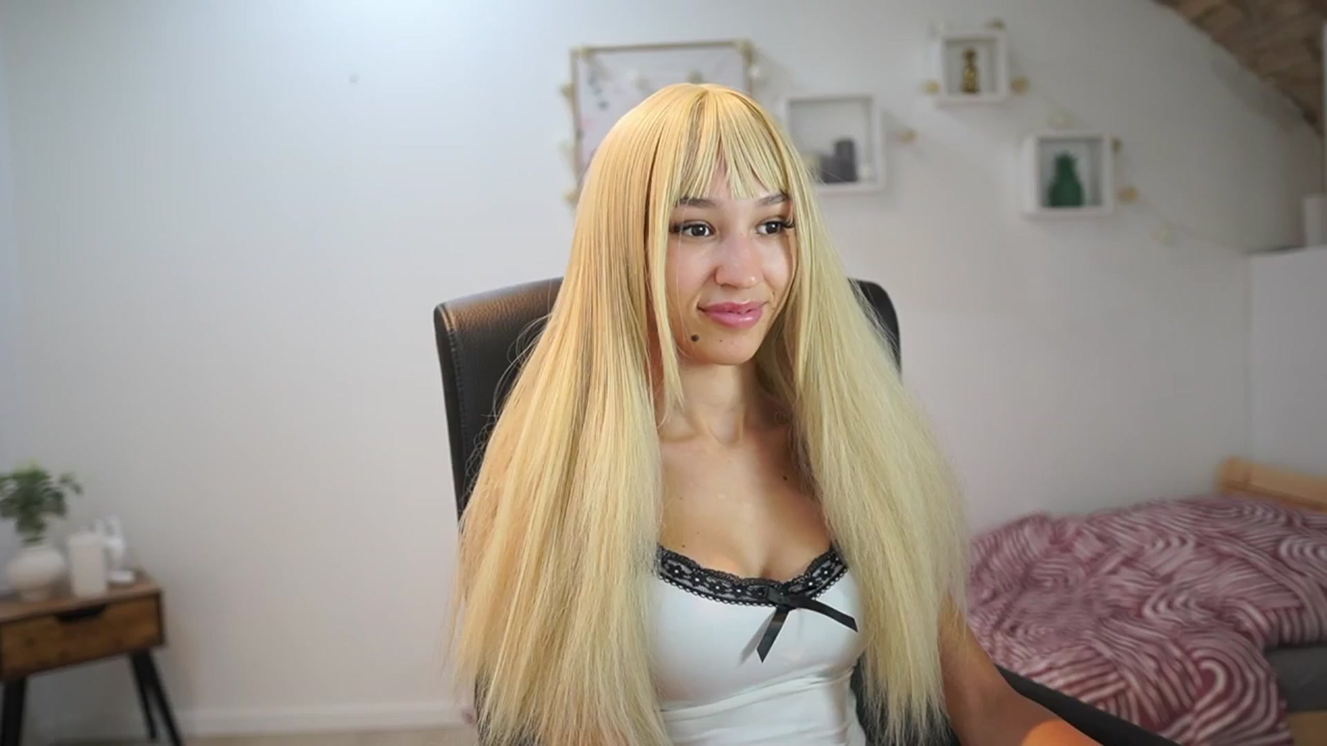 Gallery image thumbnail from Amai__Liu's myfreecams stream on, 08/26/2025, 16:22 image 4 of 20