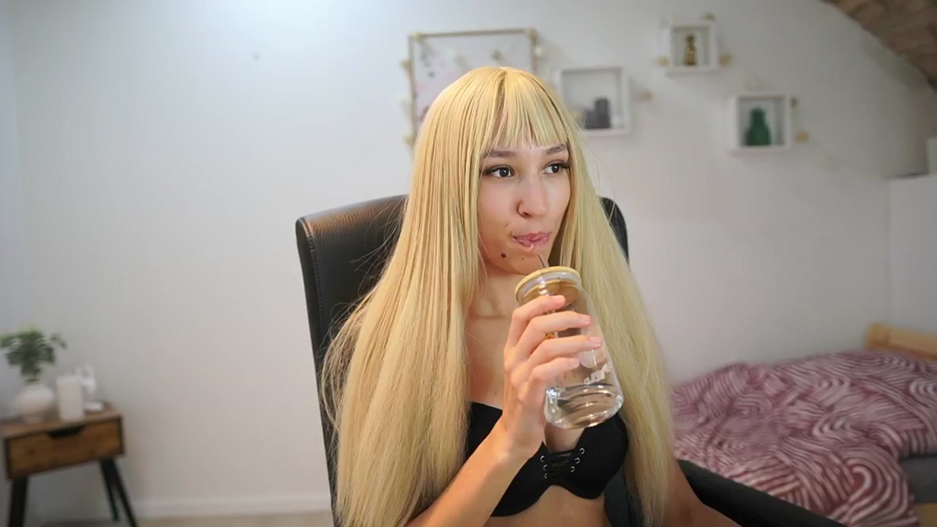Gallery image thumbnail from Amai__Liu's myfreecams stream on, 08/26/2025, 16:54 image 17 of 20