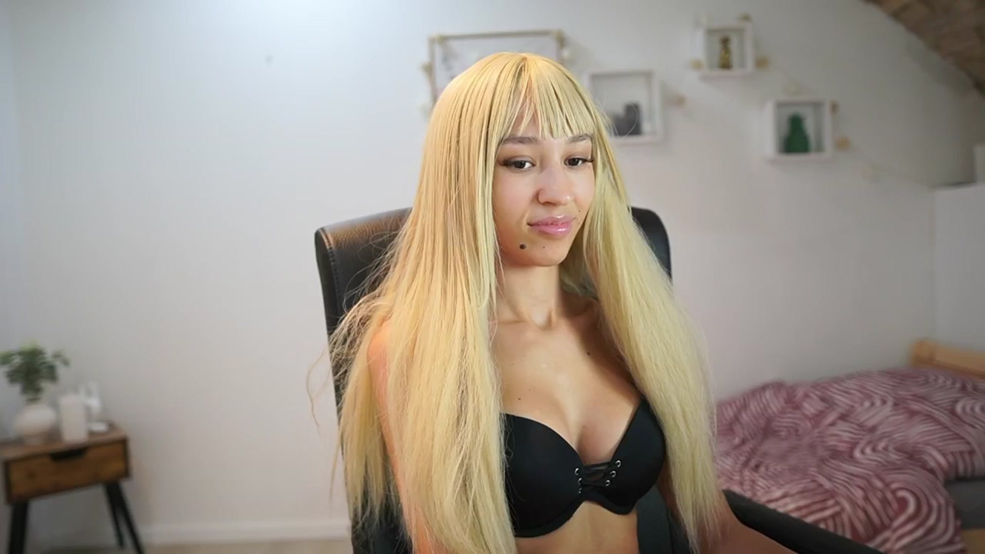 Gallery image thumbnail from Amai__Liu's myfreecams stream on, 08/26/2025, 16:54 image 1 of 20