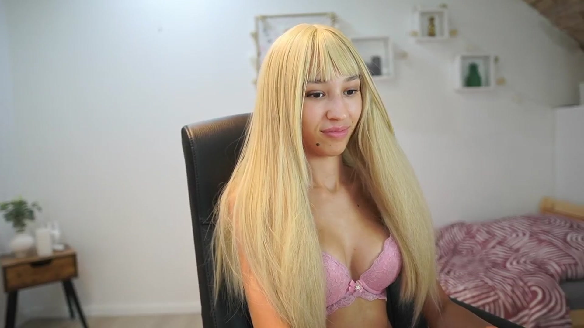 Gallery image thumbnail from Amai__Liu's myfreecams stream on, 08/27/2025, 19:37 image 14 of 20