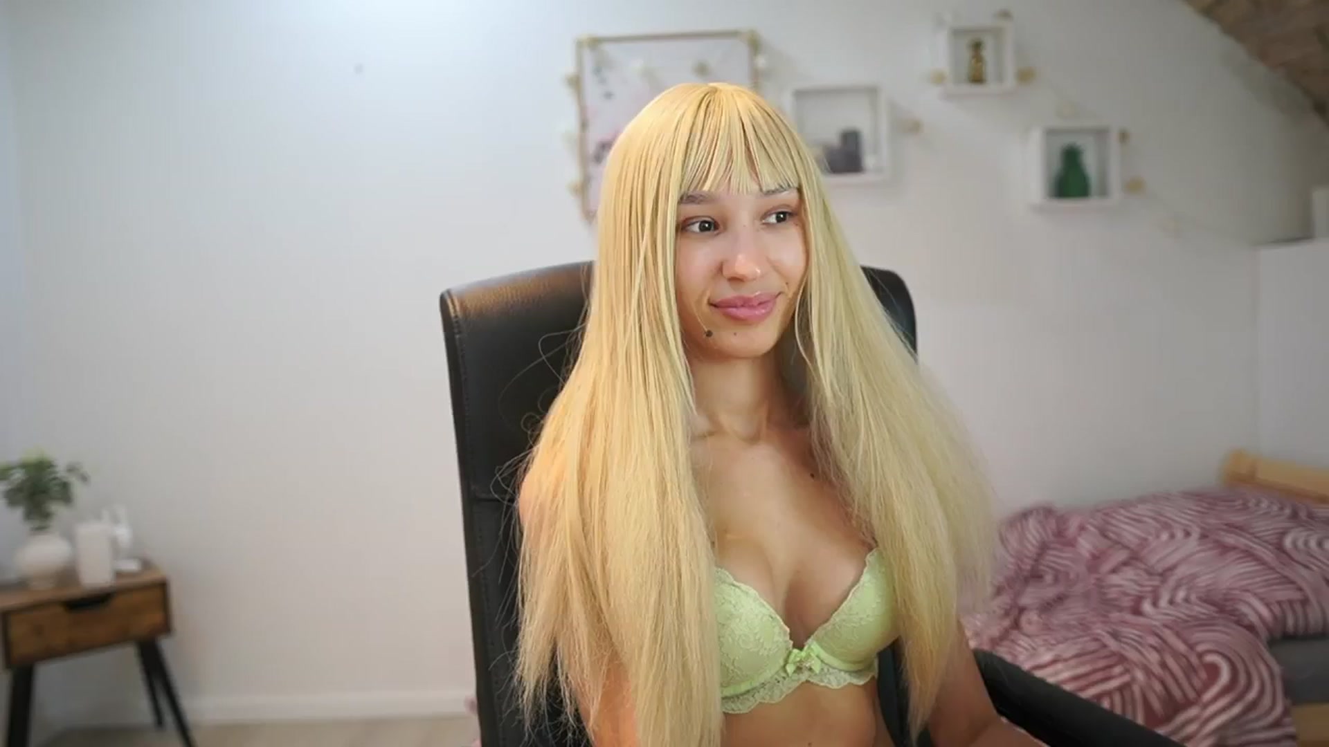 Gallery image thumbnail from Amai__Liu's myfreecams stream on, 08/29/2025, 19:24 image 14 of 20