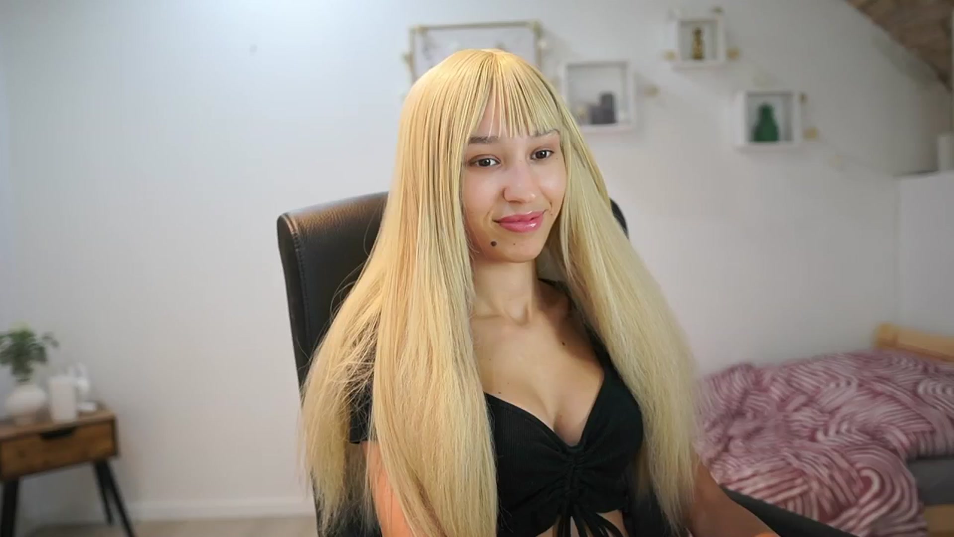 Gallery image thumbnail from Amai__Liu's myfreecams stream on, 08/29/2025, 19:24 image 2 of 20