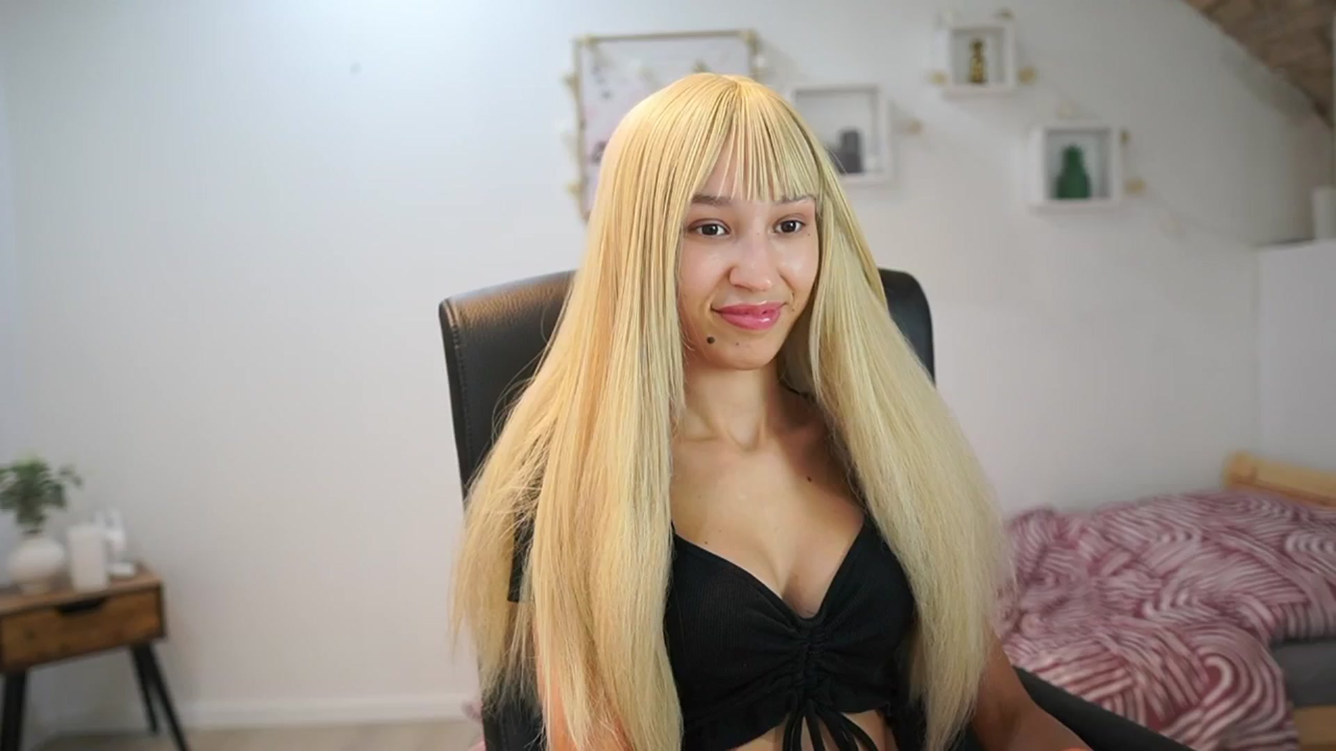 Gallery image thumbnail from Amai__Liu's myfreecams stream on, 08/29/2025, 19:24 image 3 of 20