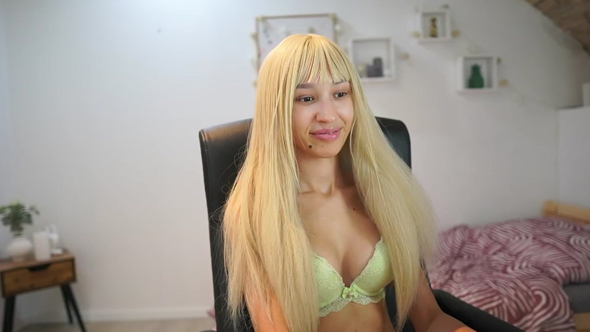 Gallery image thumbnail from Amai__Liu's myfreecams stream on, 08/29/2025, 19:24 image 12 of 20