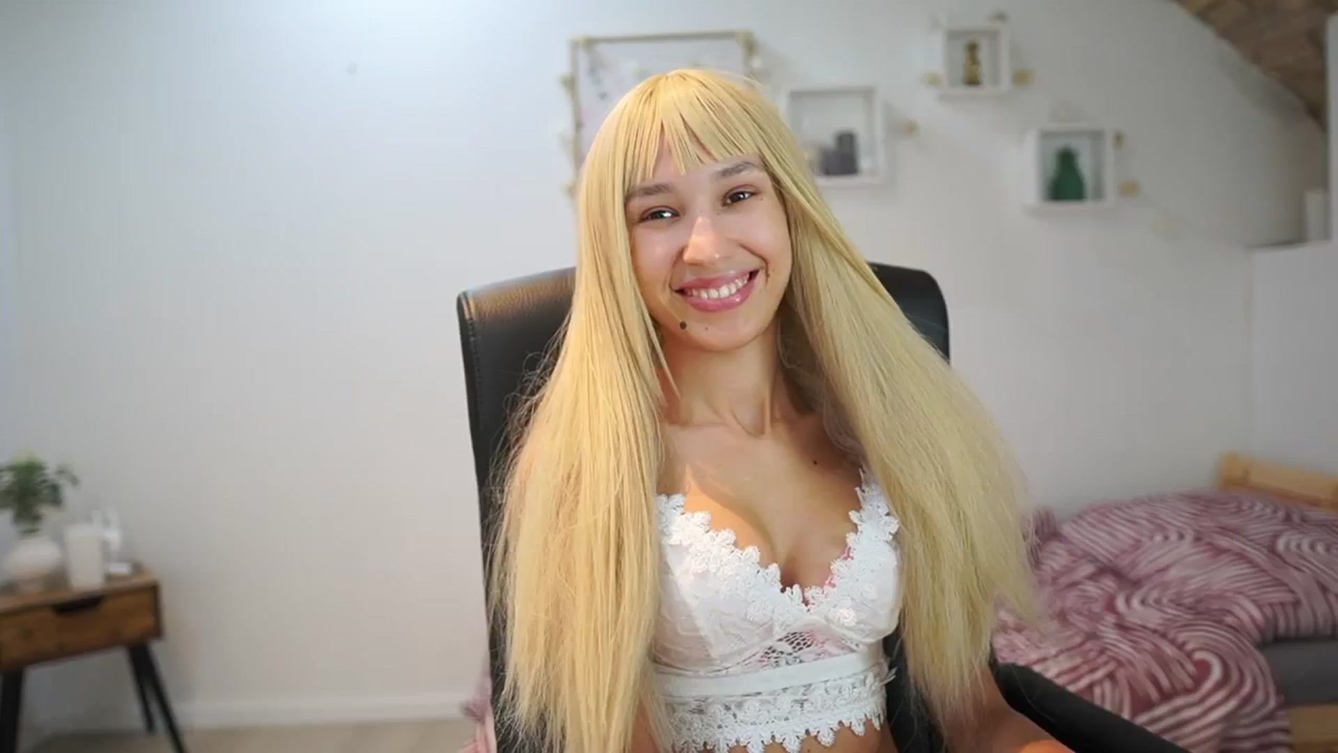 Gallery image thumbnail from Amai__Liu's myfreecams stream on, 08/30/2025, 18:47 image 16 of 20