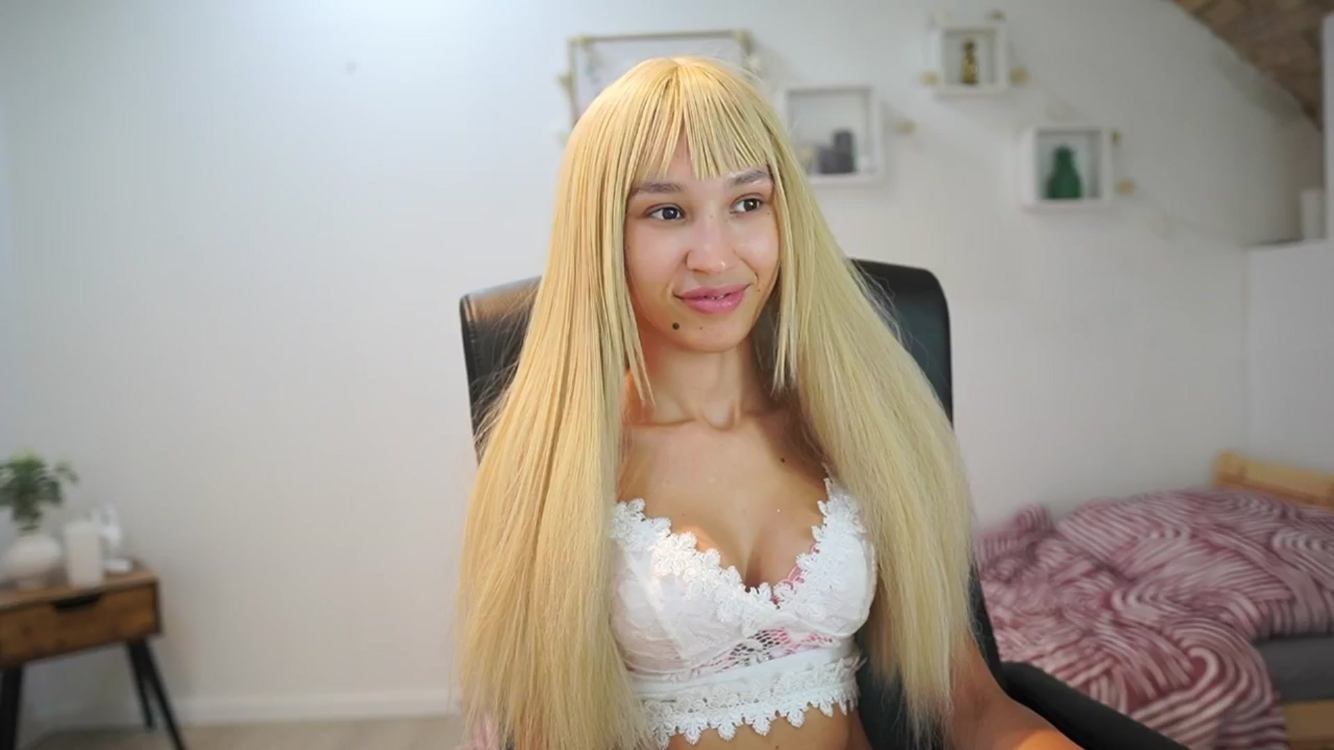 Gallery image thumbnail from Amai__Liu's myfreecams stream on, 08/30/2025, 18:47 image 10 of 20