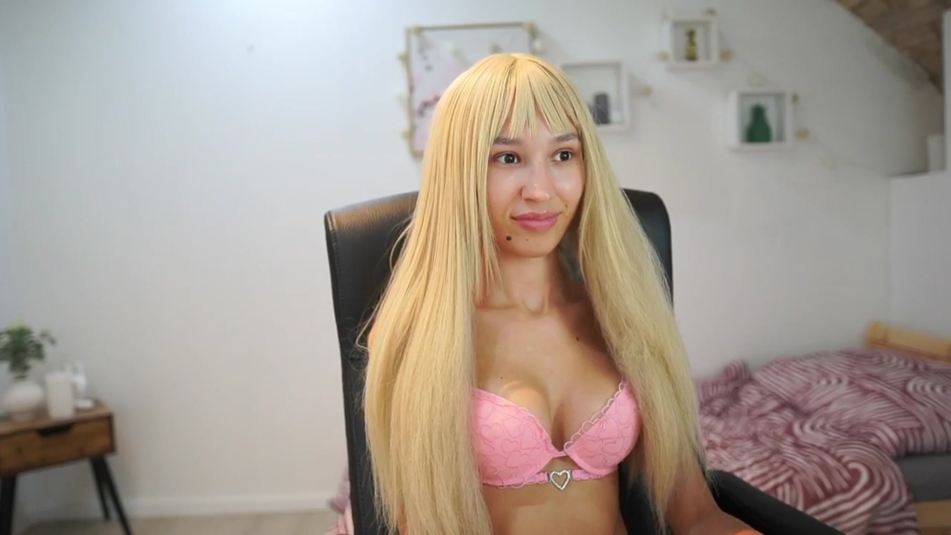 Gallery image thumbnail from Amai__Liu's myfreecams stream on, 08/30/2025, 20:16 image 18 of 20