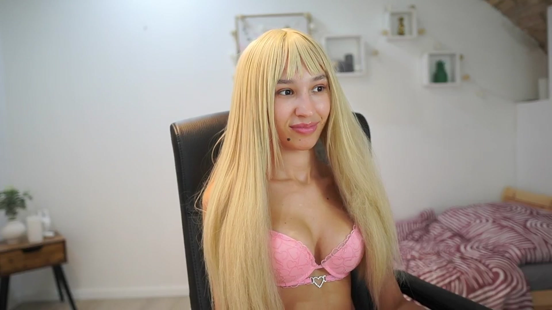 Gallery image thumbnail from Amai__Liu's myfreecams stream on, 08/30/2025, 20:16 image 19 of 20