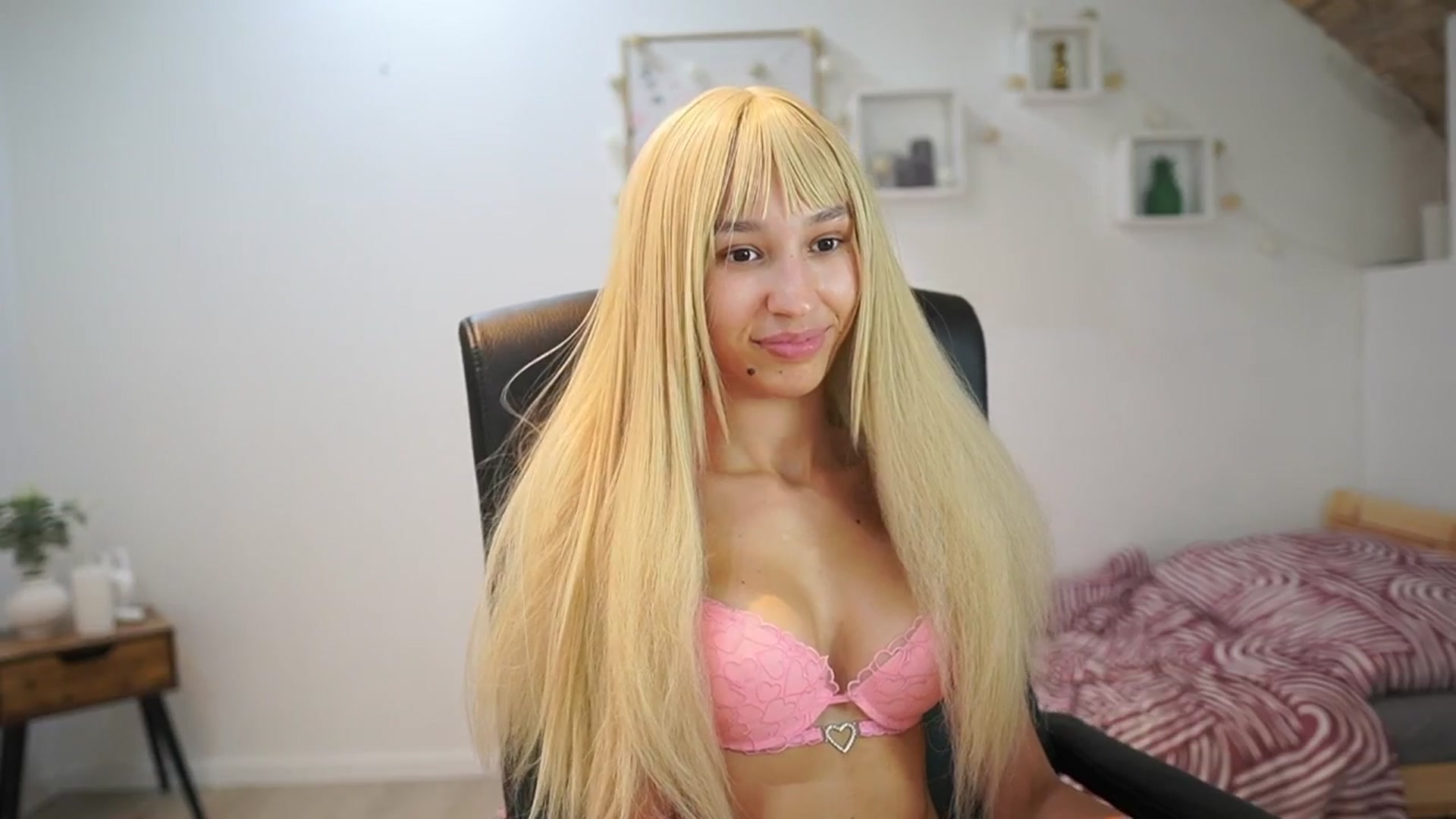 Gallery image thumbnail from Amai__Liu's myfreecams stream on, 08/30/2025, 22:49 image 13 of 20