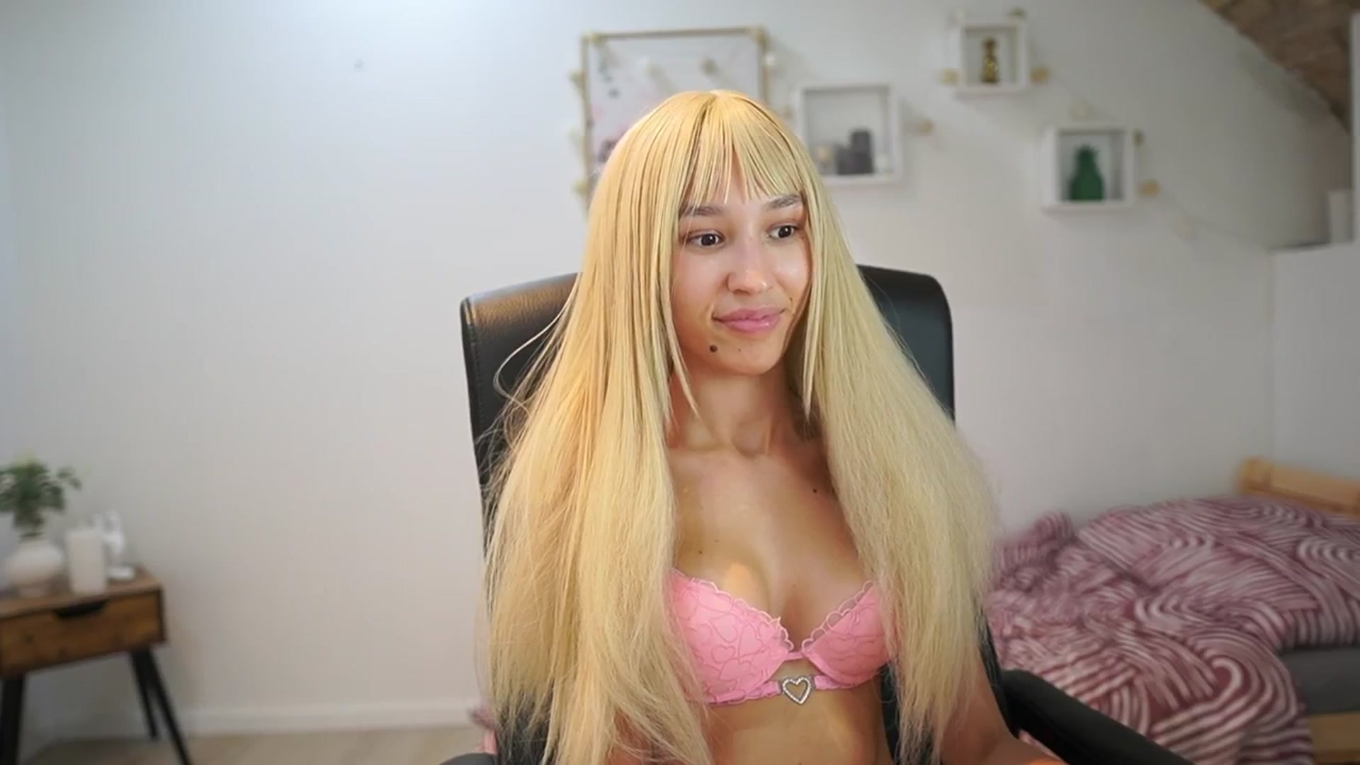 Gallery image thumbnail from Amai__Liu's myfreecams stream on, 08/30/2025, 22:49 image 15 of 20