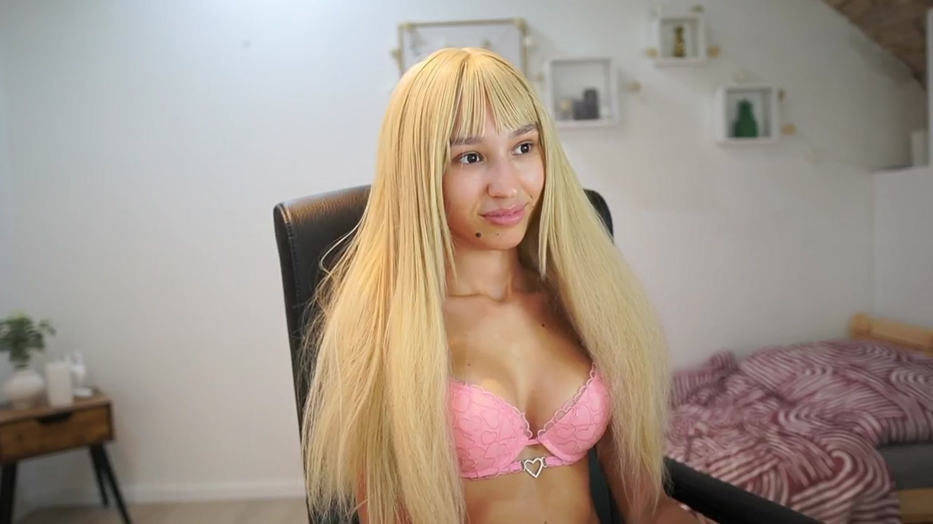 Gallery image thumbnail from Amai__Liu's myfreecams stream on, 08/30/2025, 22:49 image 8 of 20
