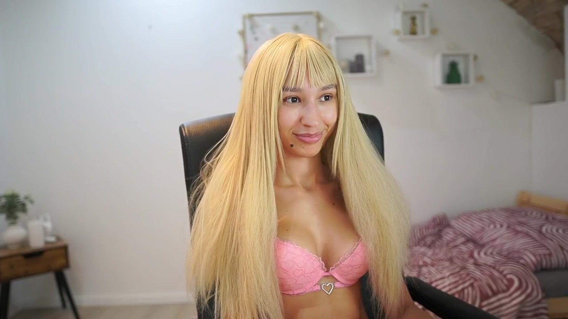 Gallery image thumbnail from Amai__Liu's myfreecams stream on, 08/30/2025, 22:49 image 6 of 20