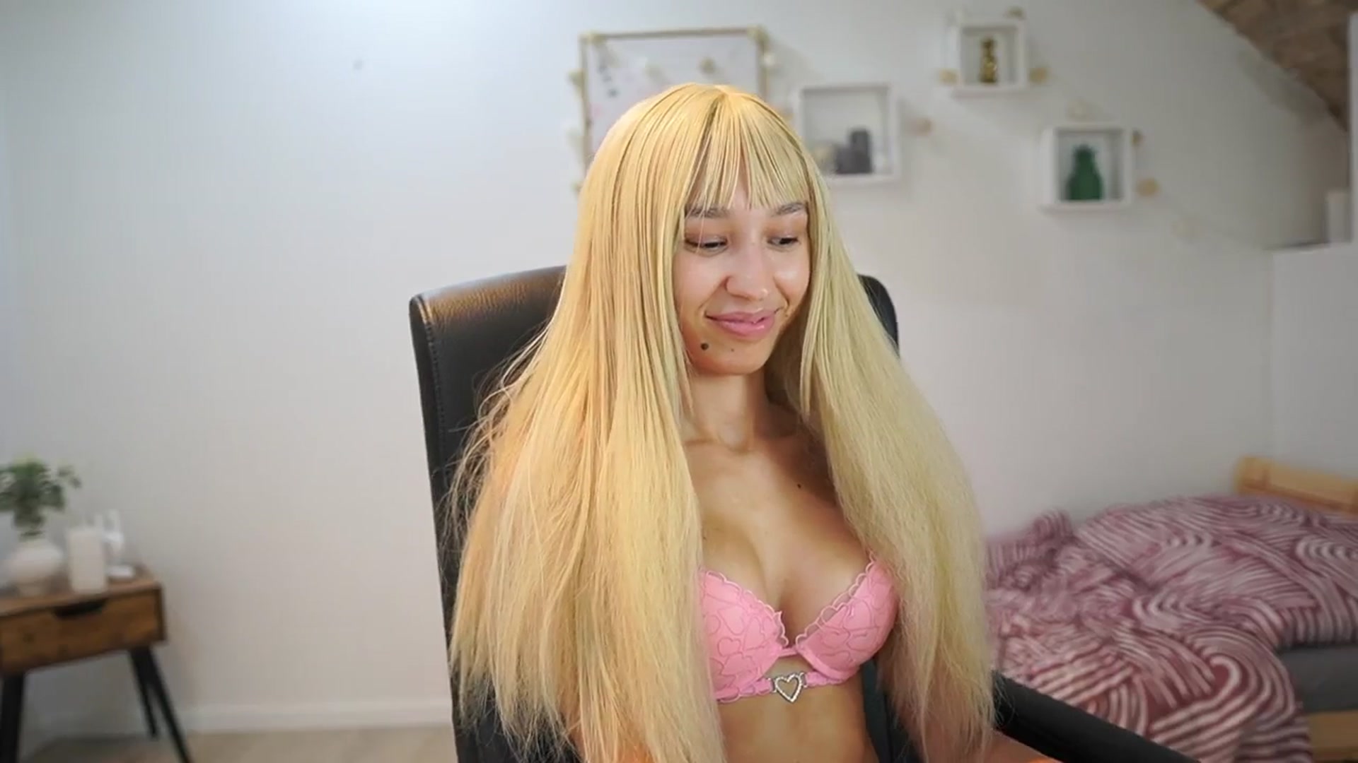 Gallery image thumbnail from Amai__Liu's myfreecams stream on, 08/30/2025, 22:49 image 5 of 20