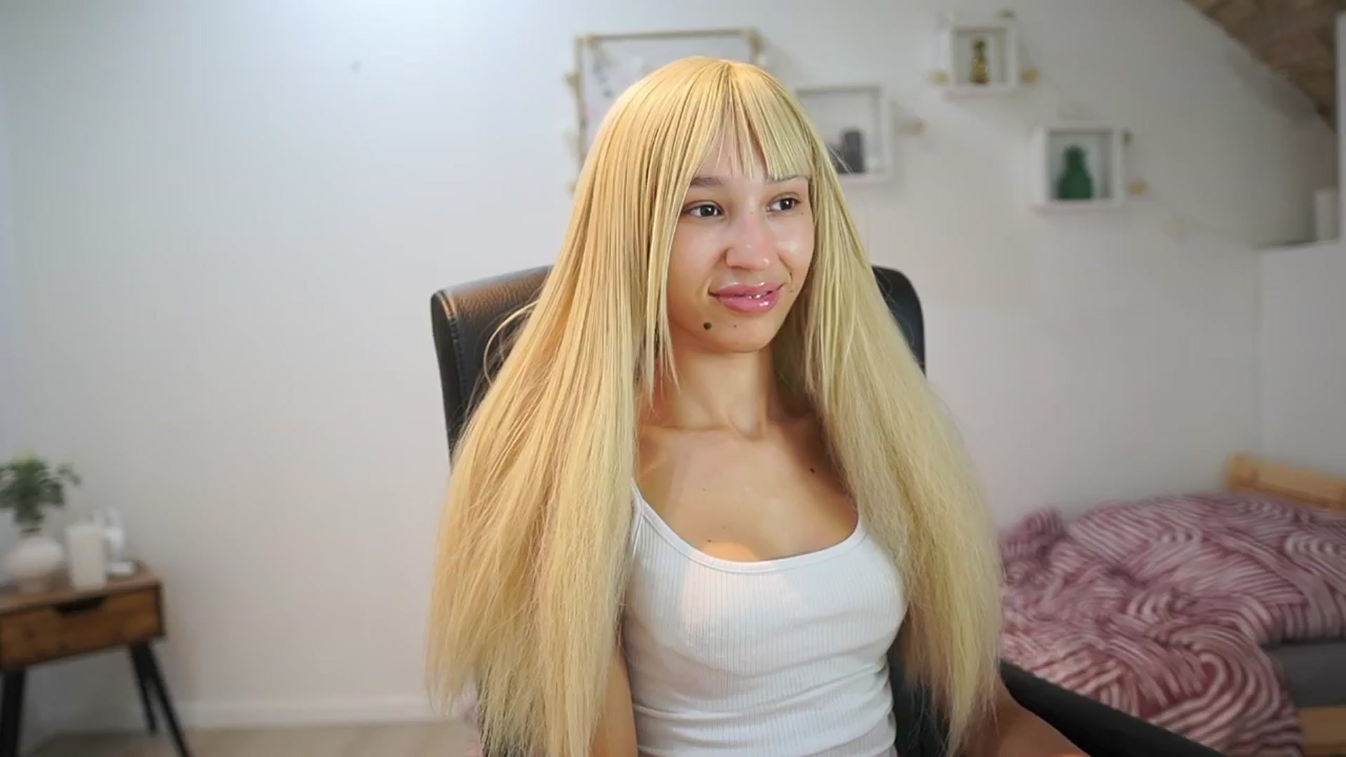 Gallery image thumbnail from Amai__Liu's myfreecams stream on, 09/03/2025, 19:11 image 5 of 20