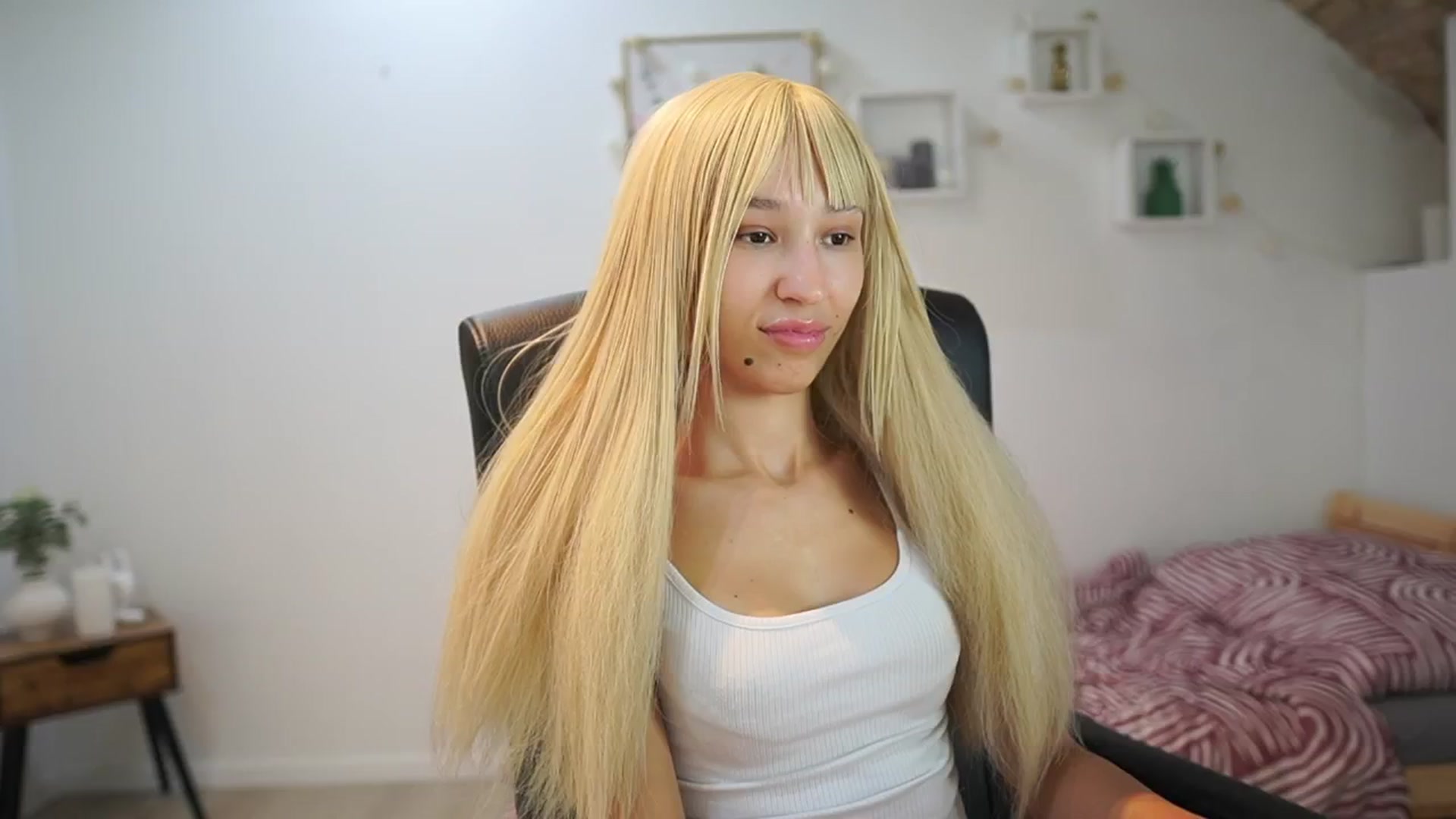 Gallery image thumbnail from Amai__Liu's myfreecams stream on, 09/03/2025, 19:11 image 9 of 20