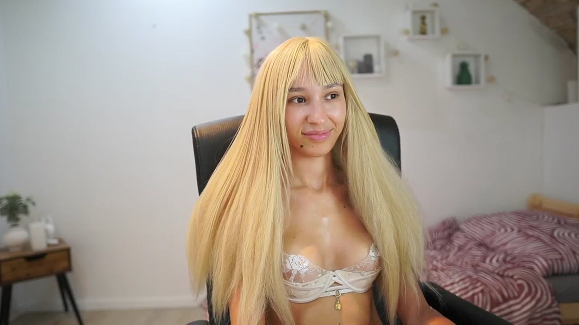 Gallery image thumbnail from Amai__Liu's myfreecams stream on, 09/03/2025, 21:29 image 12 of 20