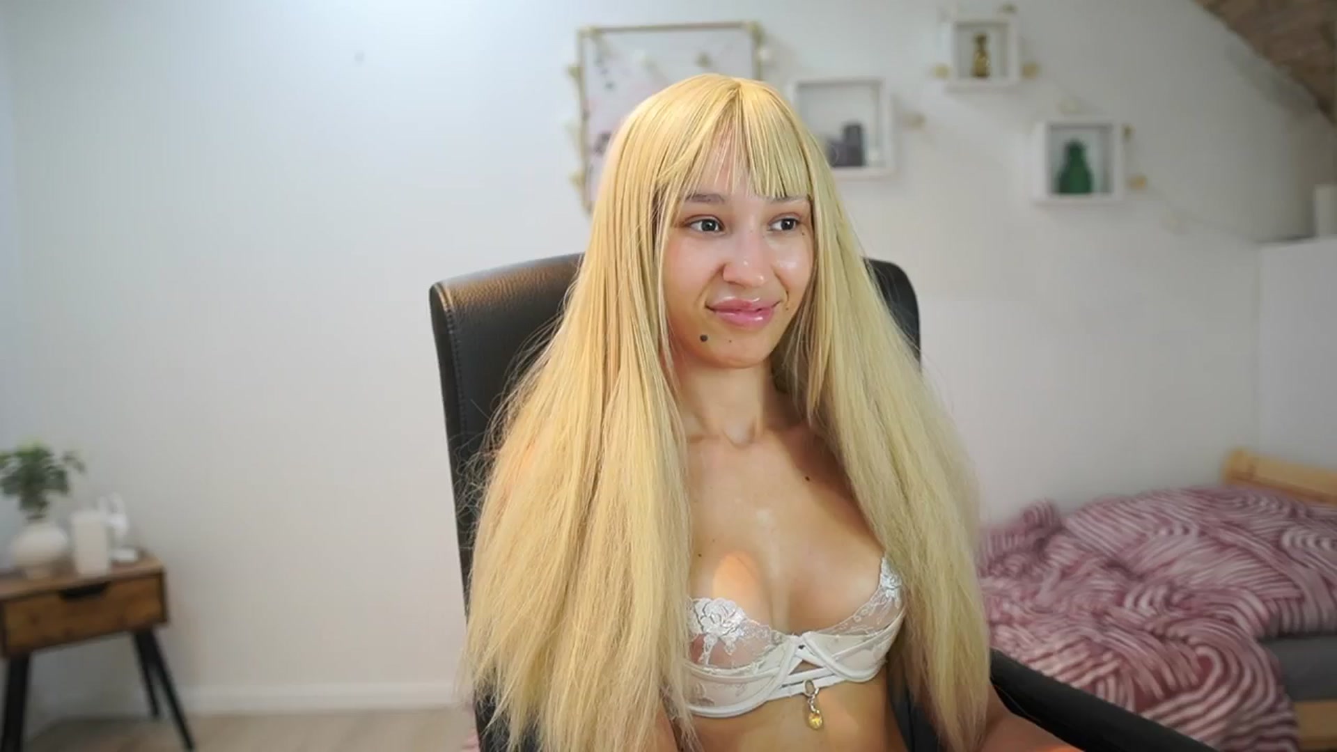 Gallery image thumbnail from Amai__Liu's myfreecams stream on, 09/03/2025, 21:29 image 1 of 20