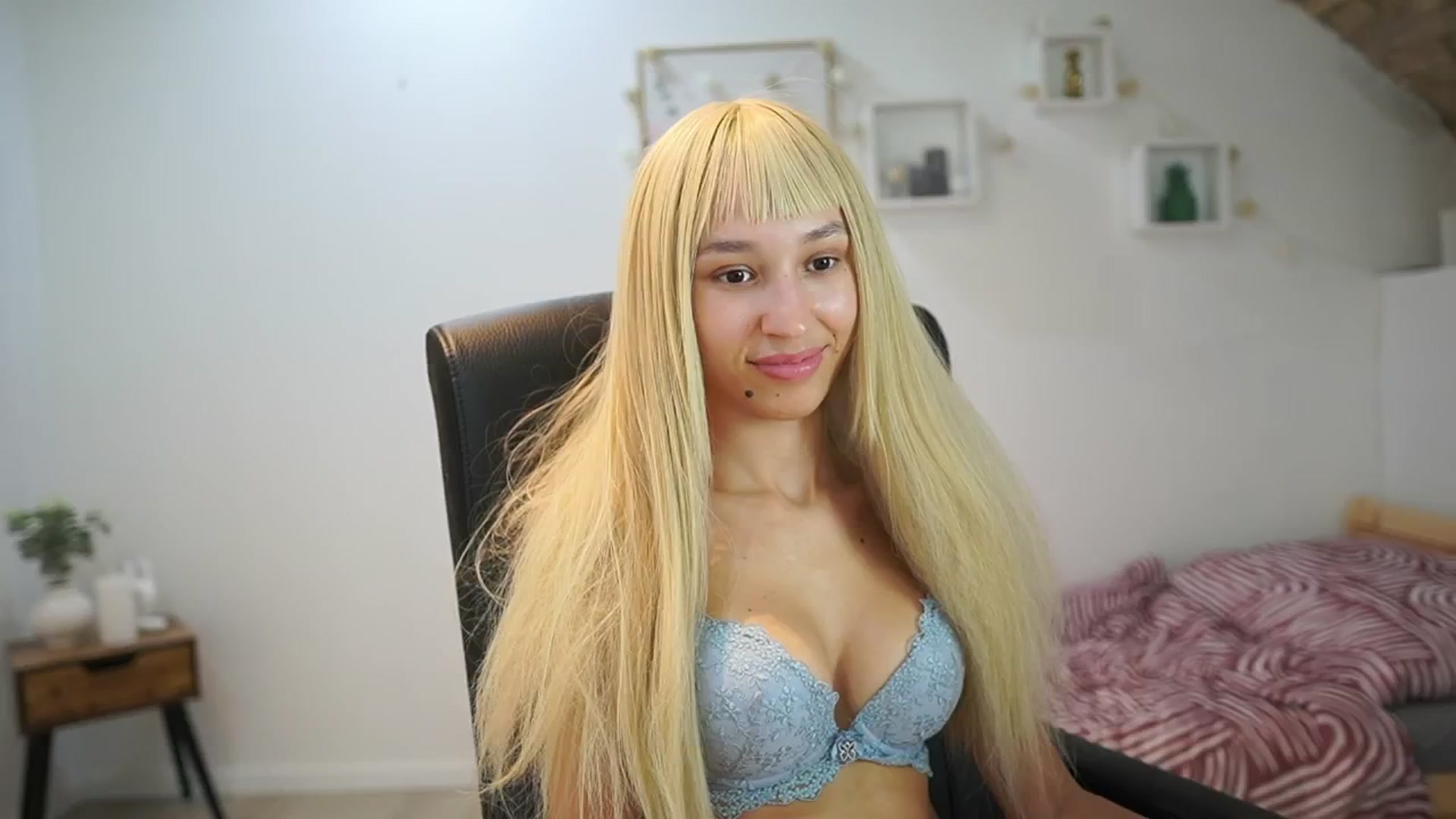 Gallery image thumbnail from Amai__Liu's myfreecams stream on, 09/04/2025, 20:44 image 6 of 20