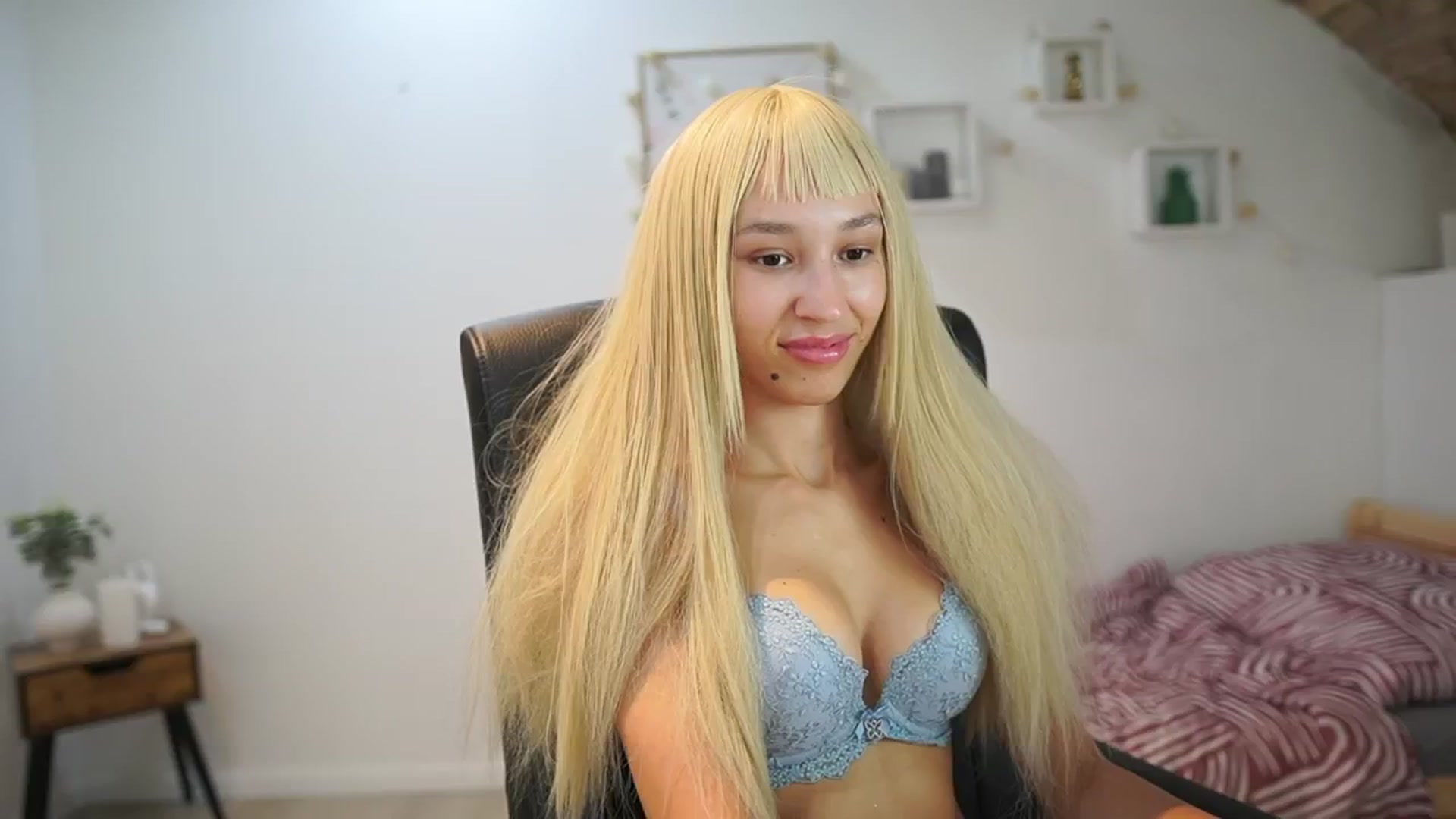 Gallery image thumbnail from Amai__Liu's myfreecams stream on, 09/04/2025, 20:44 image 4 of 20