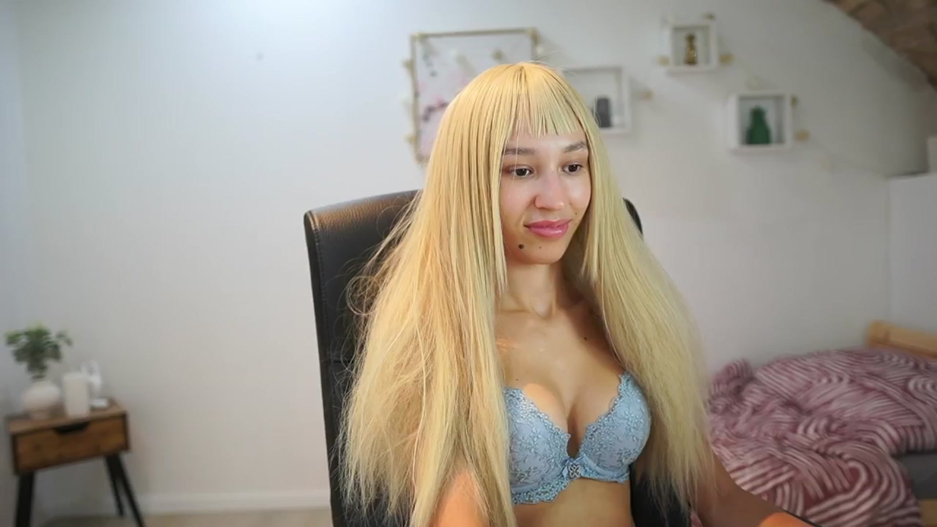 Gallery image thumbnail from Amai__Liu's myfreecams stream on, 09/04/2025, 20:44 image 5 of 20