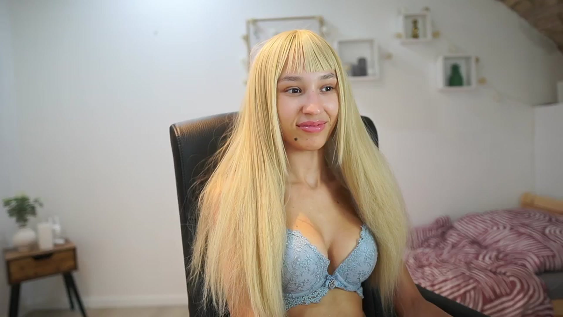 Gallery image thumbnail from Amai__Liu's myfreecams stream on, 09/04/2025, 21:26 image 10 of 20