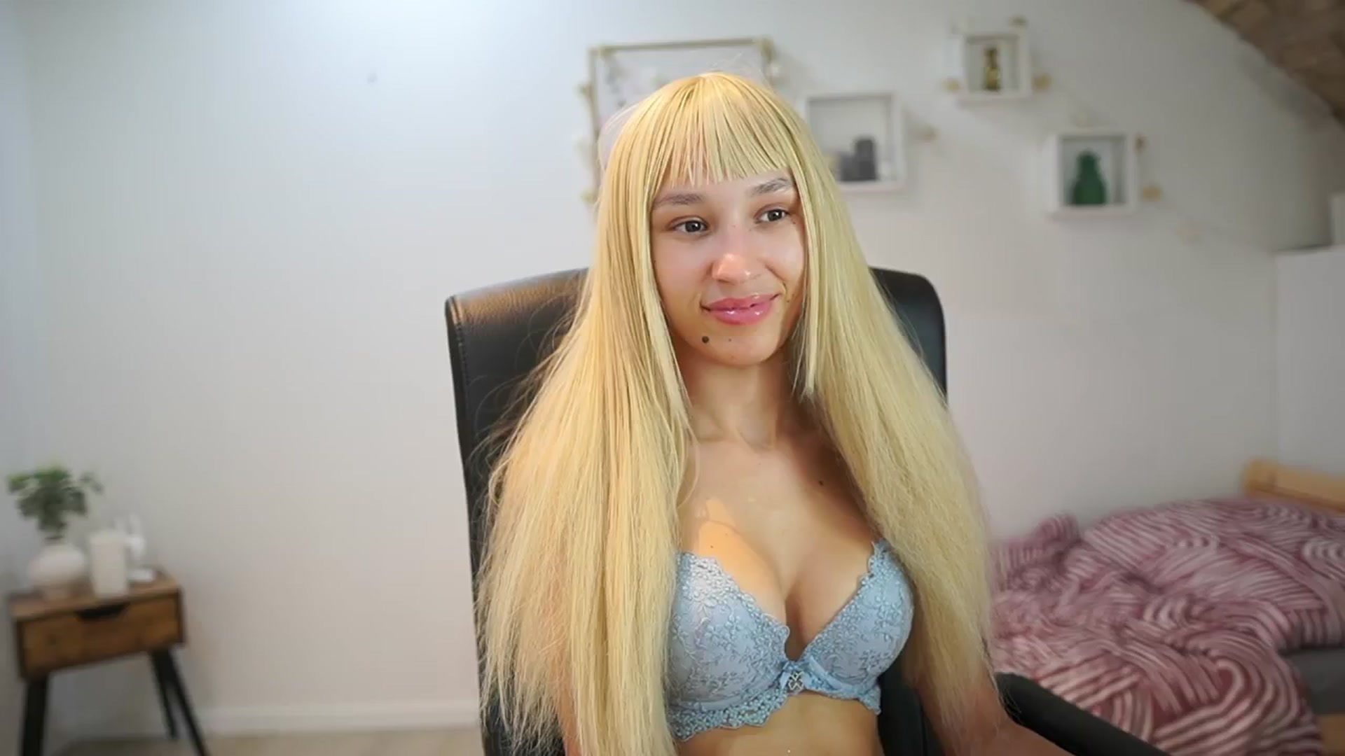 Gallery image thumbnail from Amai__Liu's myfreecams stream on, 09/04/2025, 21:26 image 12 of 20