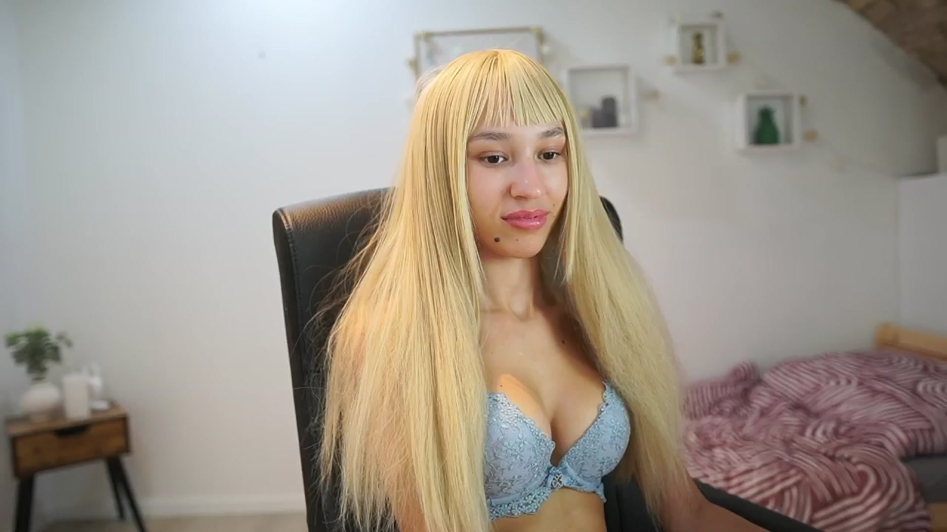 Gallery image thumbnail from Amai__Liu's myfreecams stream on, 09/04/2025, 21:26 image 13 of 20