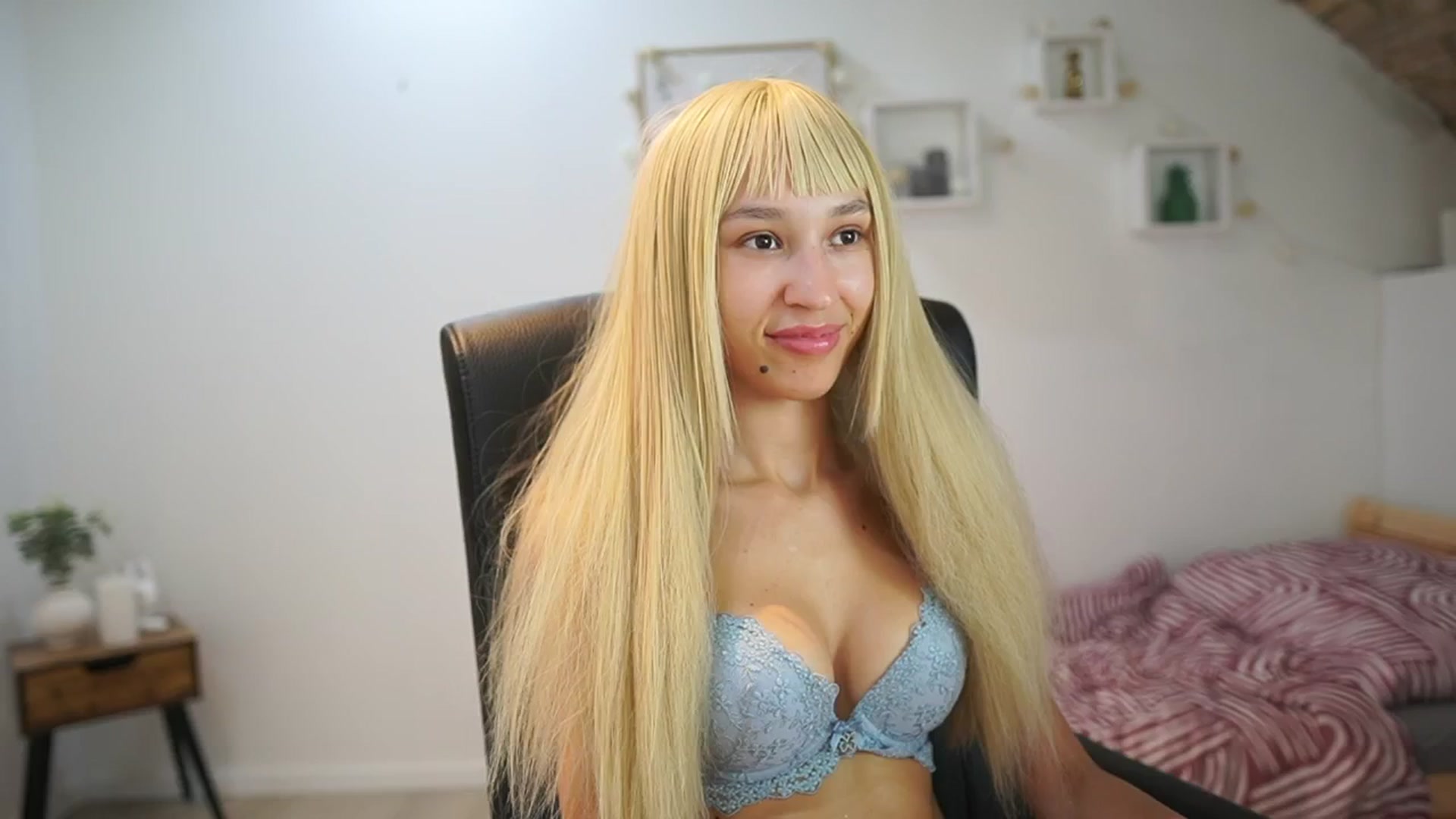Gallery image thumbnail from Amai__Liu's myfreecams stream on, 09/04/2025, 21:26 image 16 of 20