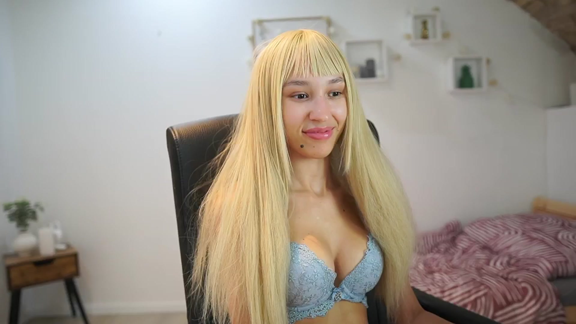 Gallery image thumbnail from Amai__Liu's myfreecams stream on, 09/04/2025, 21:26 image 11 of 20