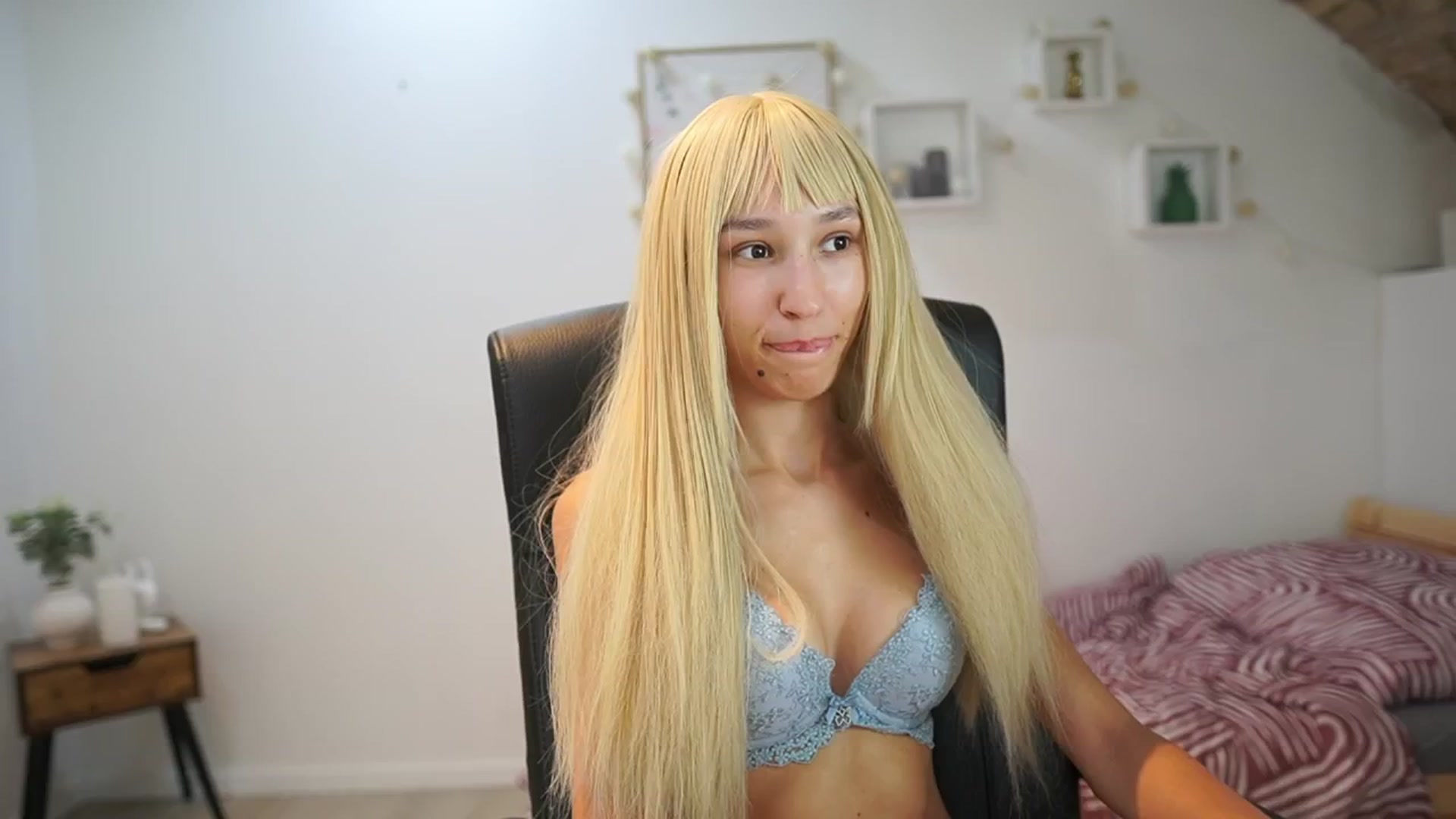 Gallery image thumbnail from Amai__Liu's myfreecams stream on, 09/04/2025, 21:57 image 8 of 20