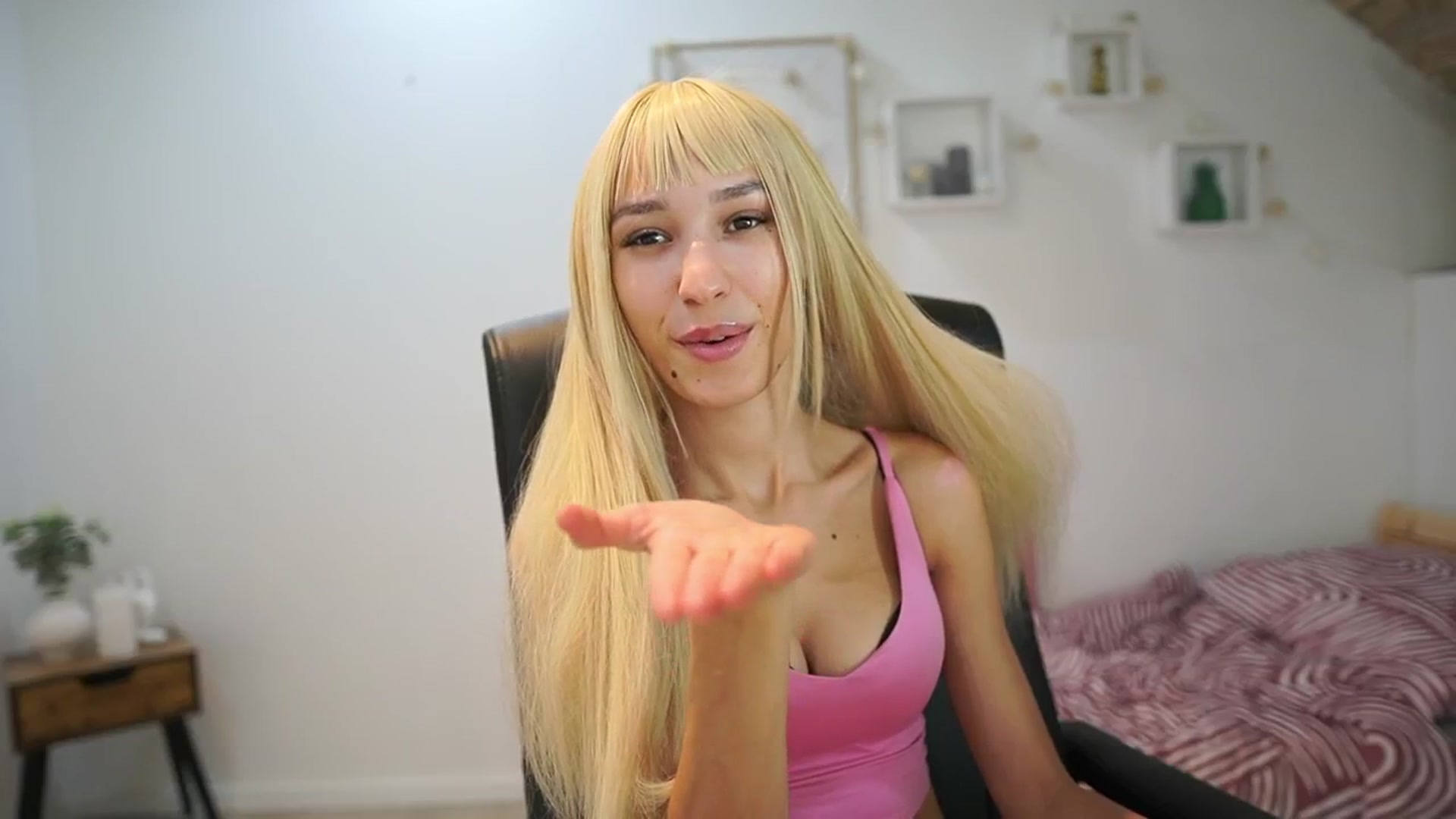 Gallery image thumbnail from Amai__Liu's myfreecams stream on, 09/06/2025, 18:21 image 11 of 20