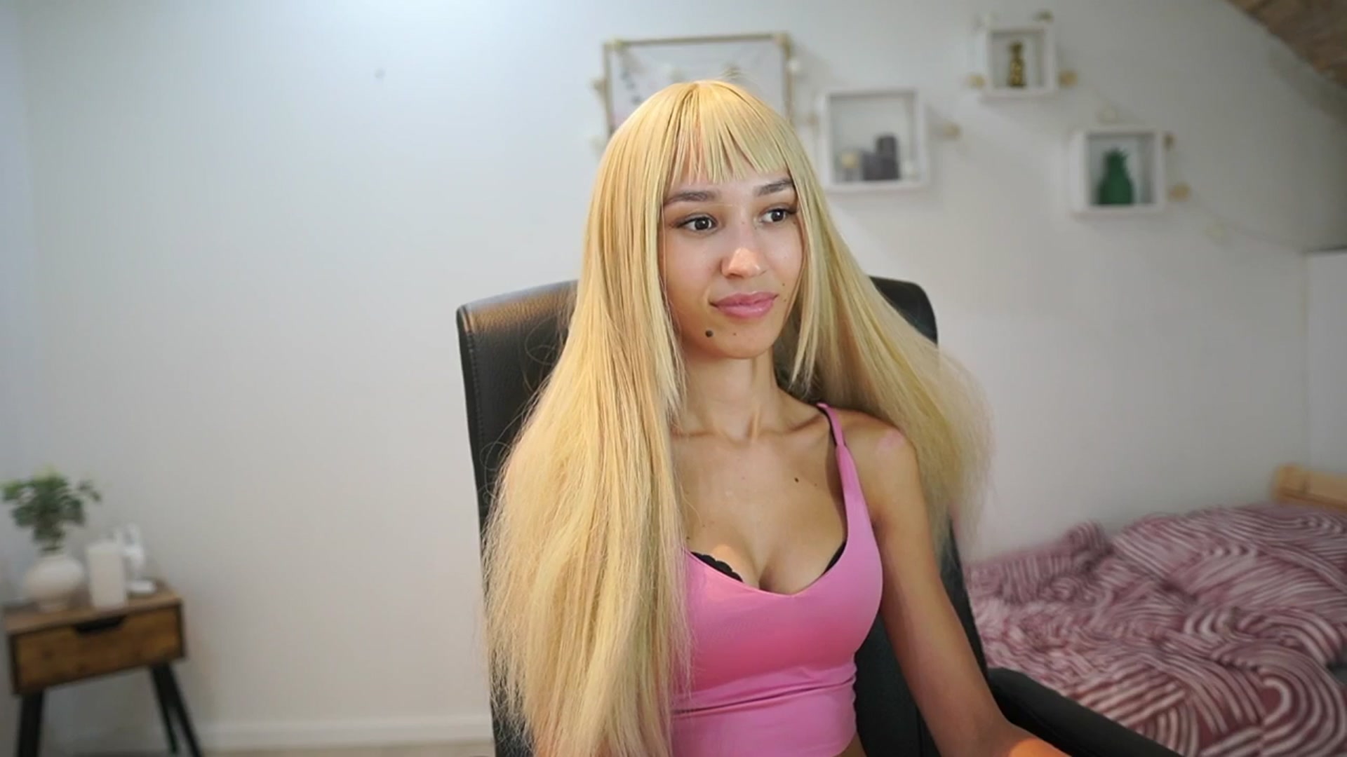Gallery image thumbnail from Amai__Liu's myfreecams stream on, 09/06/2025, 18:21 image 12 of 20
