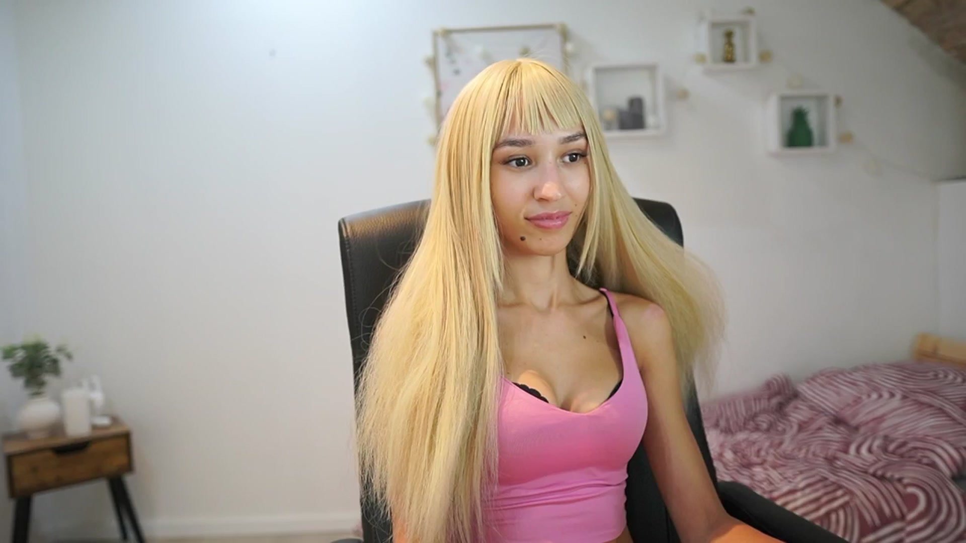 Gallery image thumbnail from Amai__Liu's myfreecams stream on, 09/06/2025, 18:21 image 2 of 20