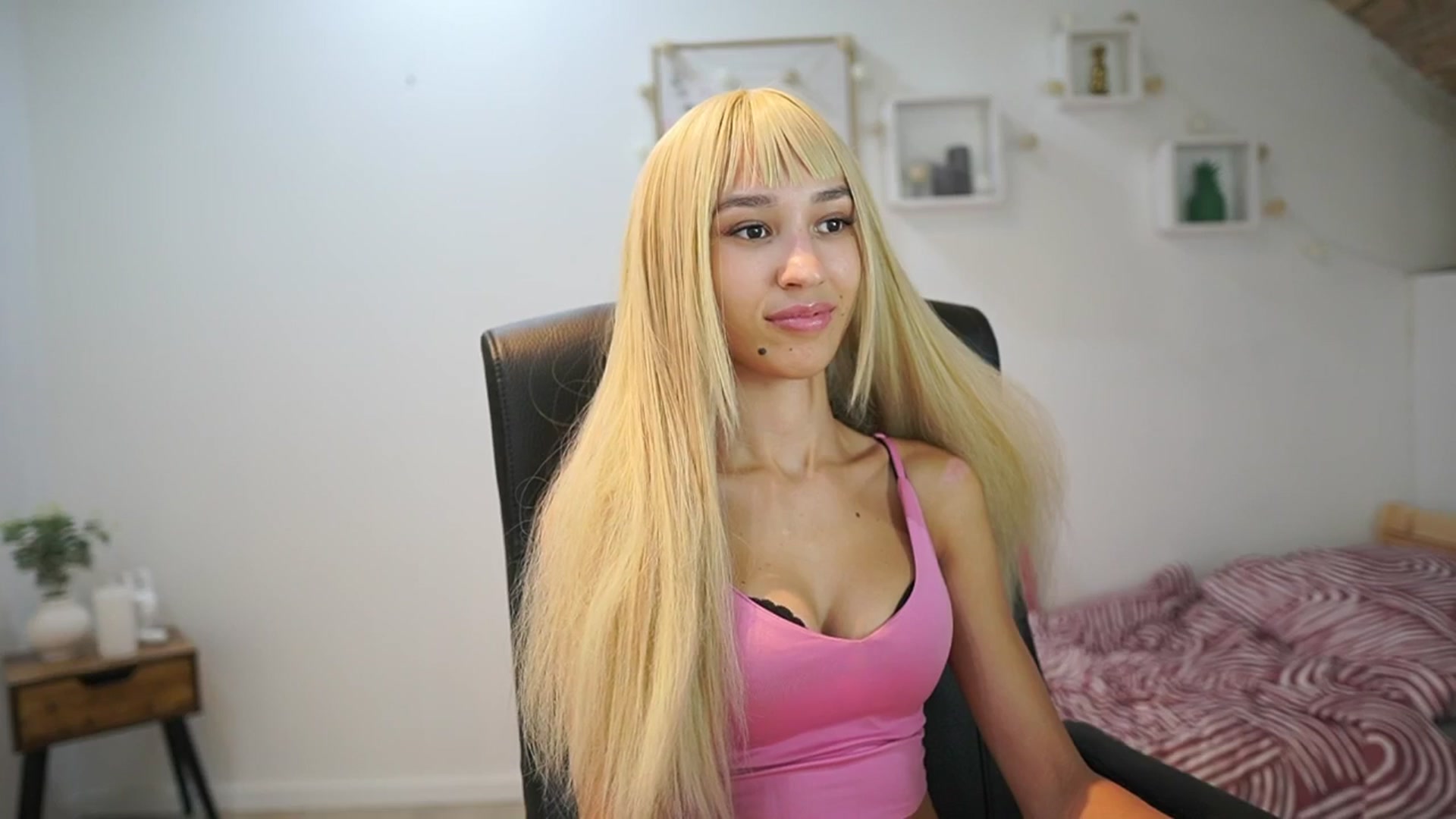 Gallery image thumbnail from Amai__Liu's myfreecams stream on, 09/06/2025, 18:21 image 8 of 20