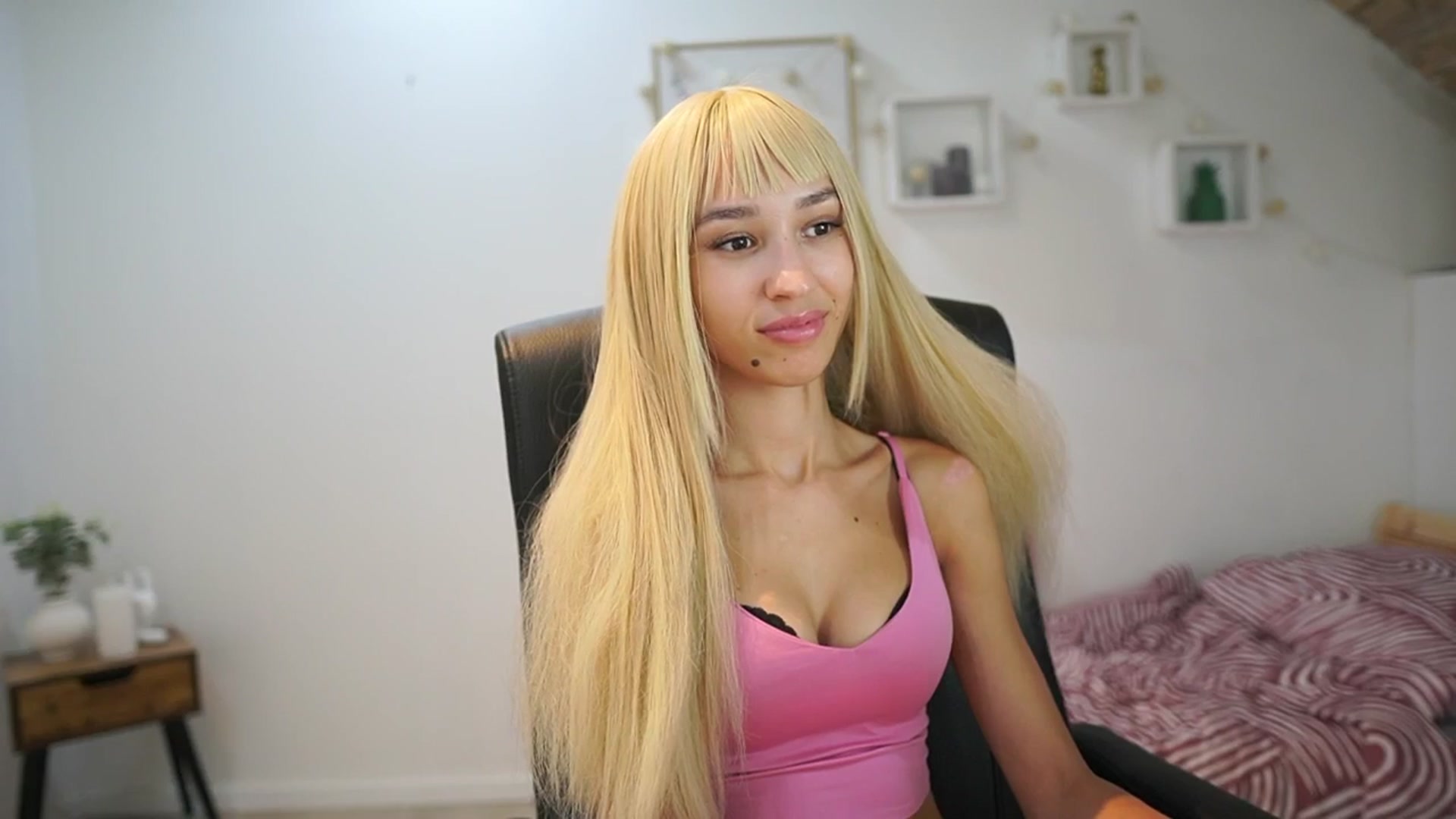 Gallery image thumbnail from Amai__Liu's myfreecams stream on, 09/06/2025, 18:21 image 9 of 20