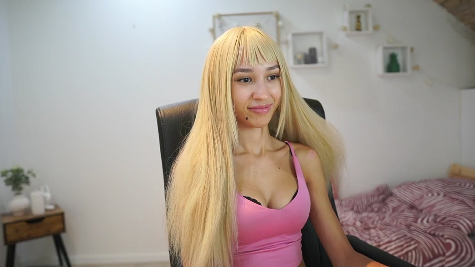 Gallery image thumbnail from Amai__Liu's myfreecams stream on, 09/06/2025, 18:21 image 7 of 20