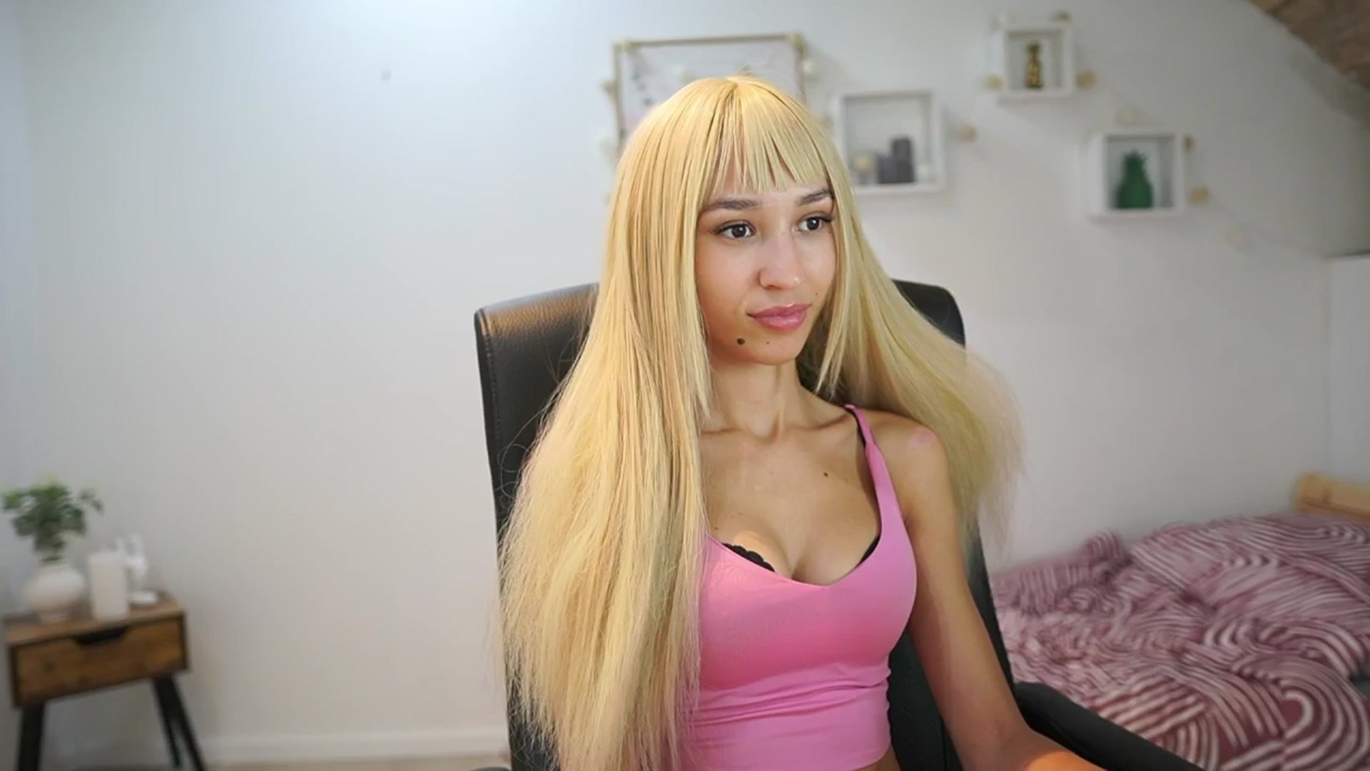 Gallery image thumbnail from Amai__Liu's myfreecams stream on, 09/06/2025, 18:21 image 1 of 20