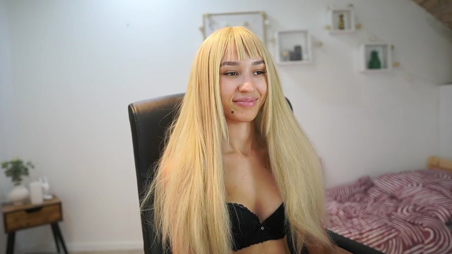 Gallery image thumbnail from Amai__Liu's myfreecams stream on, 09/06/2025, 19:20 image 1 of 20