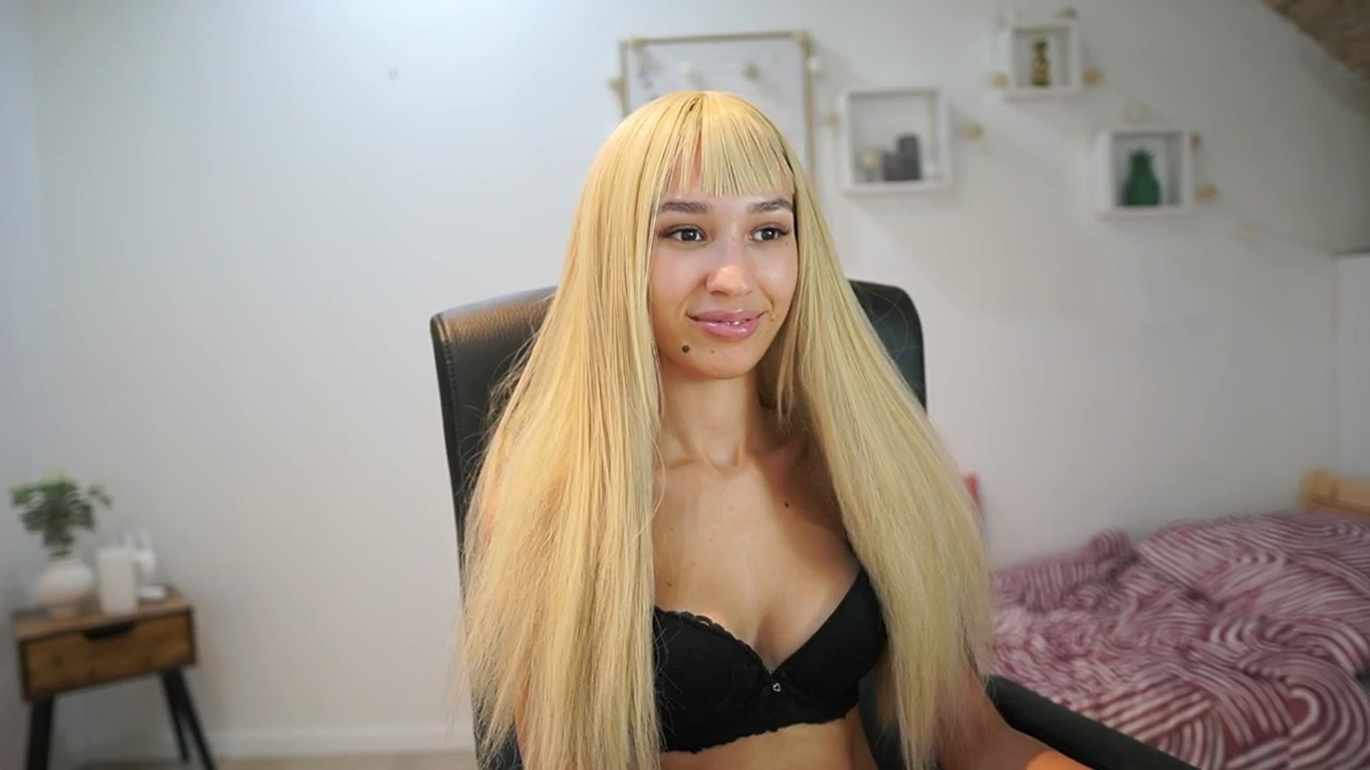 Gallery image thumbnail from Amai__Liu's myfreecams stream on, 09/06/2025, 19:20 image 11 of 20